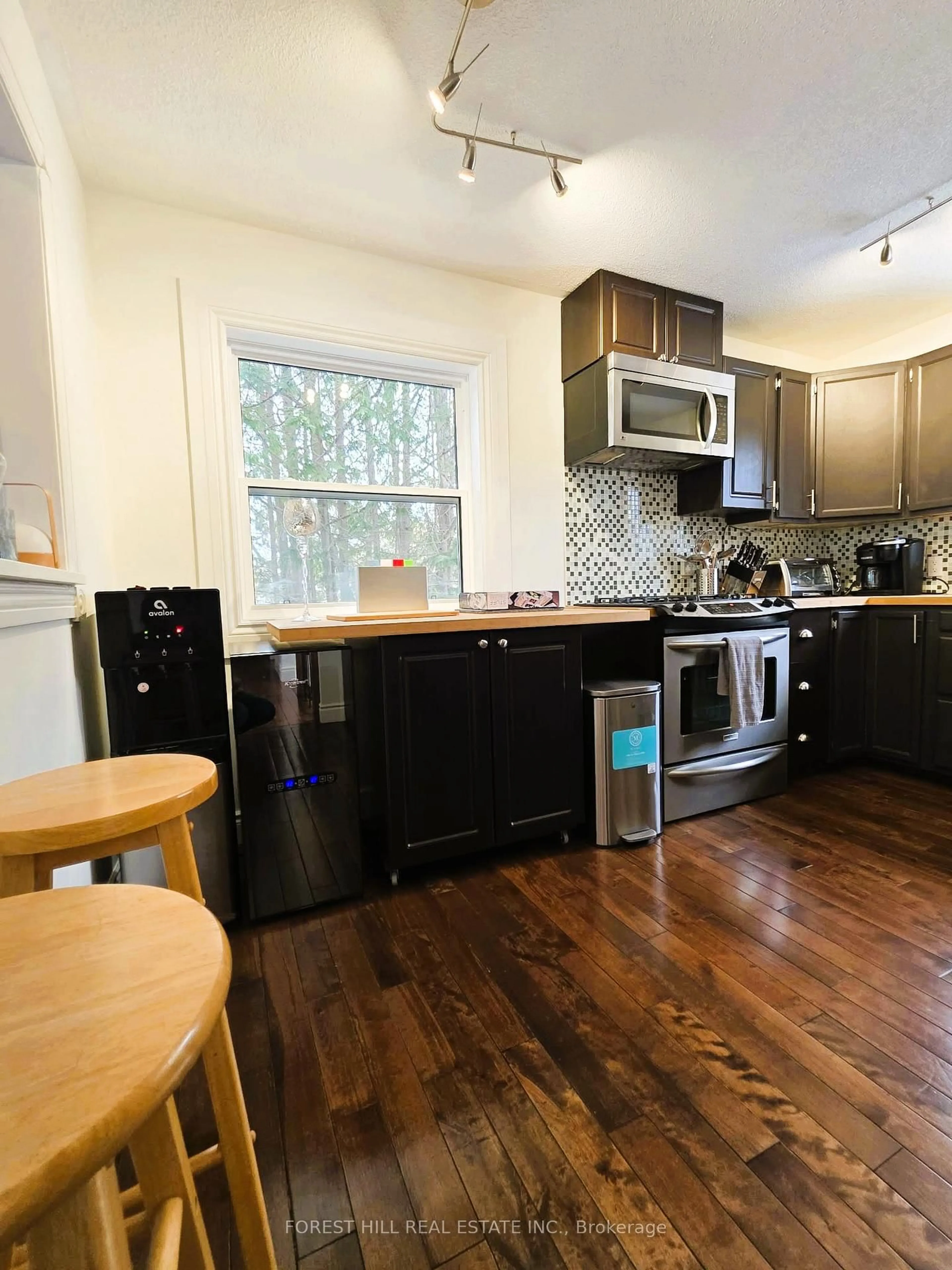 Standard kitchen, wood/laminate floor for 859 Lakeshore Rd, Oro-Medonte Ontario L0L 1T0