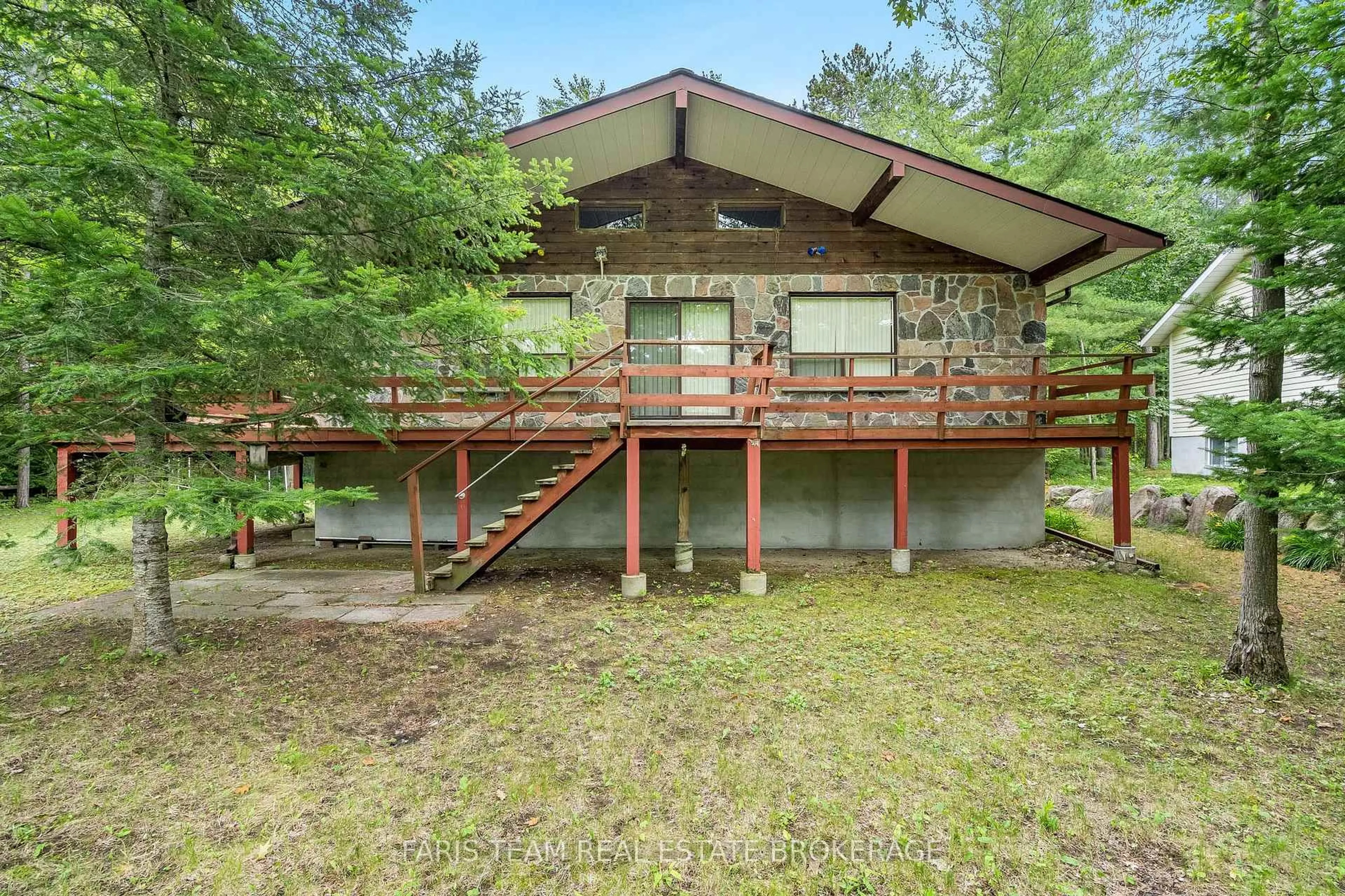 Patio, building for 39 Rosemary Rd, Tiny Ontario L0L 2T0