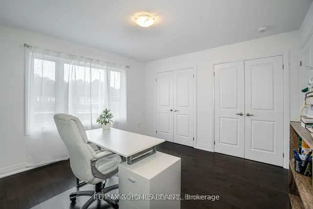 36 Paddington Grve, Barrie 3