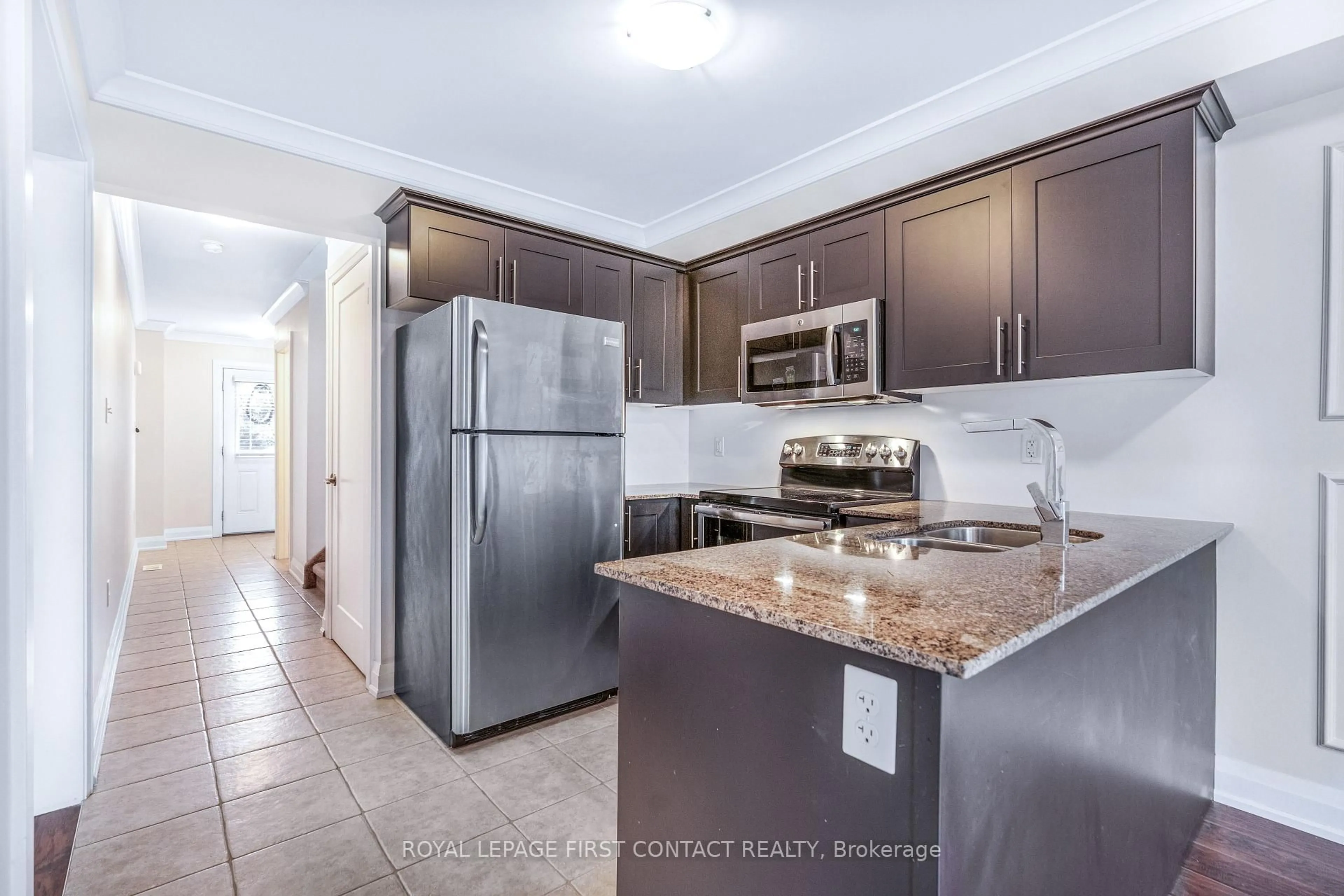 Open concept kitchen, ceramic/tile floor for 29 MADELAINE Dr #4, Barrie Ontario L9J 0G8