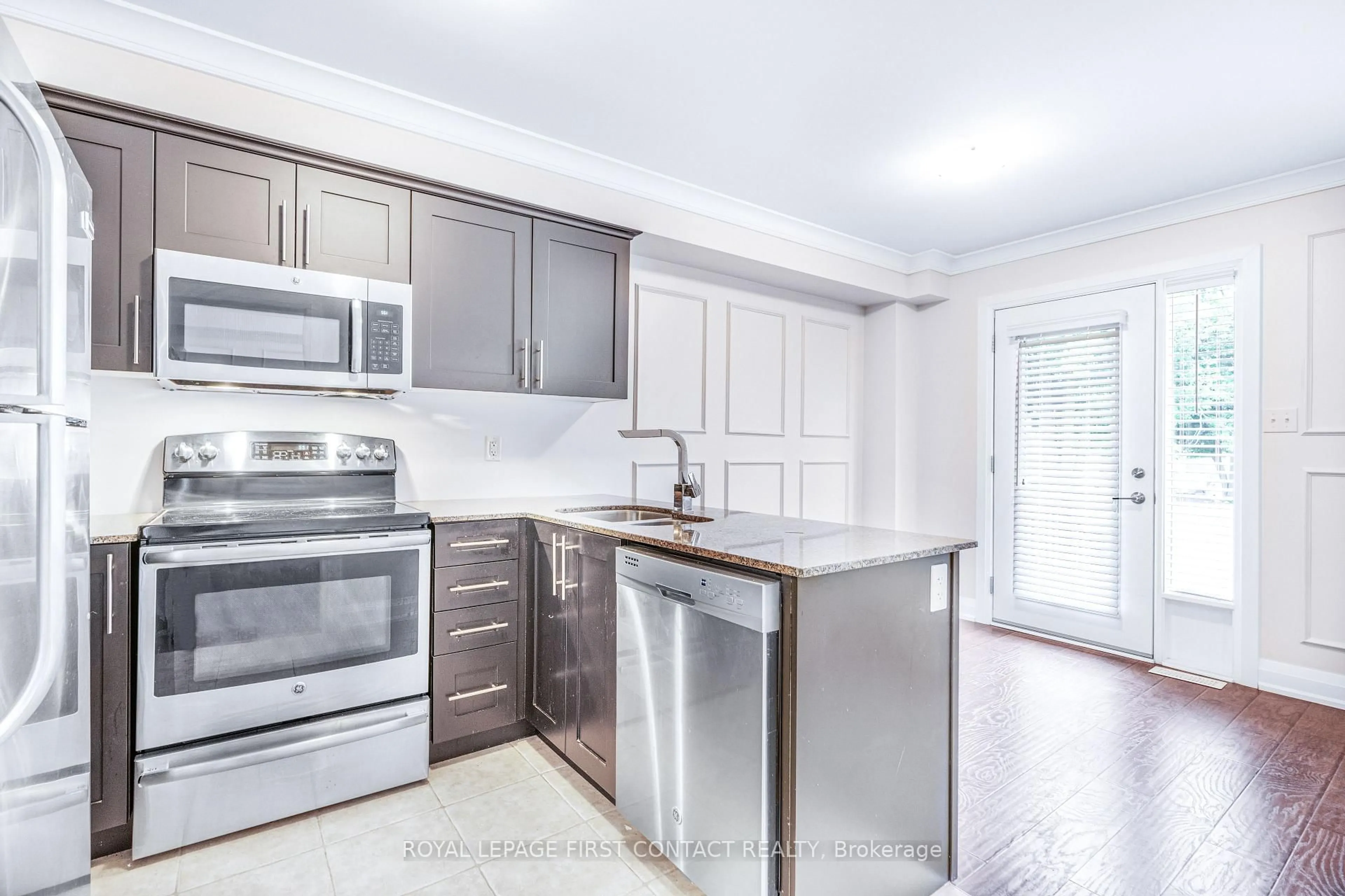 Standard kitchen, unknown for 29 MADELAINE Dr #4, Barrie Ontario L9J 0G8