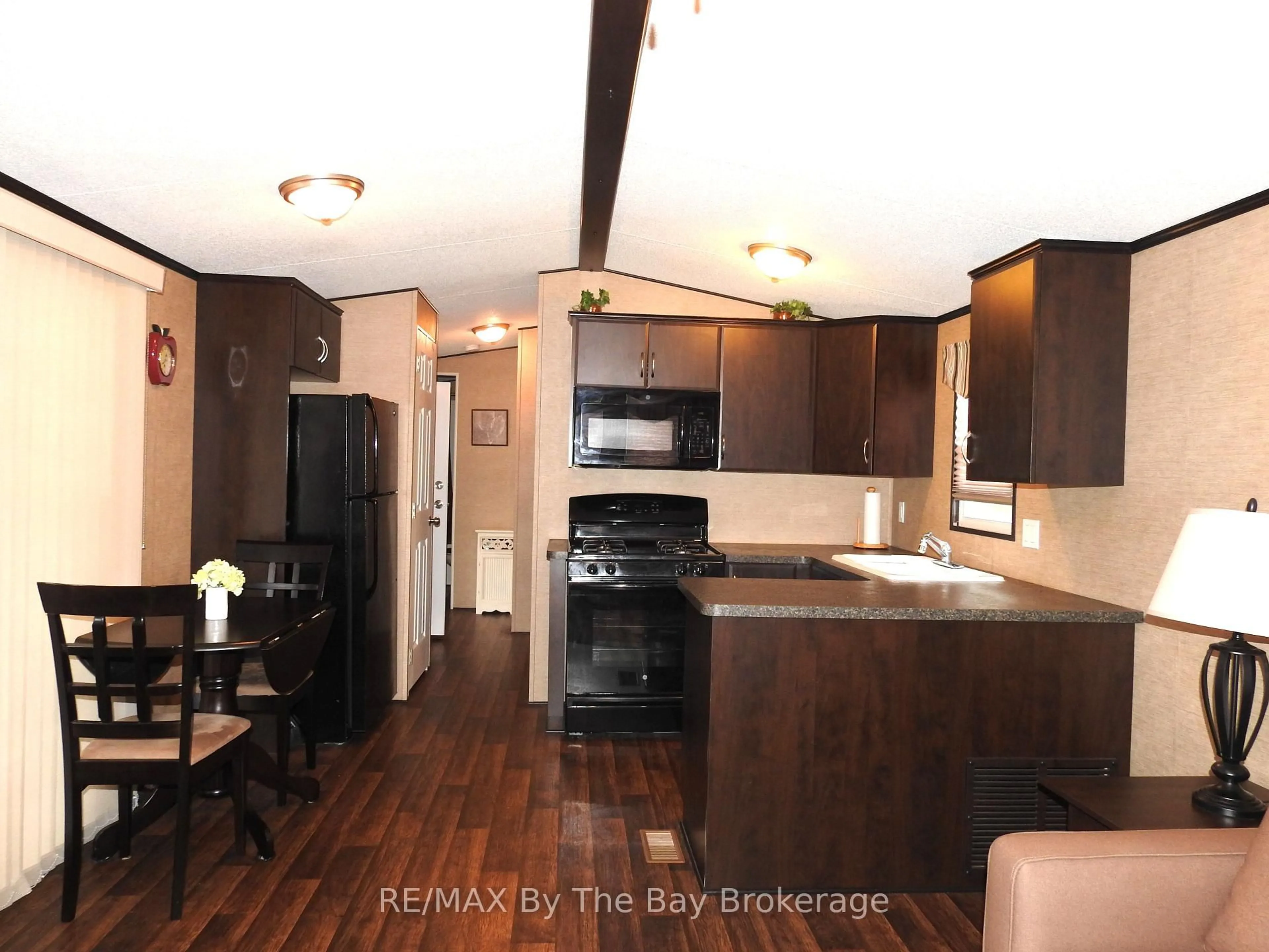 Open concept kitchen, wood/laminate floor for 5 Nipagon Circ, Wasaga Beach Ontario L9Z 1X7