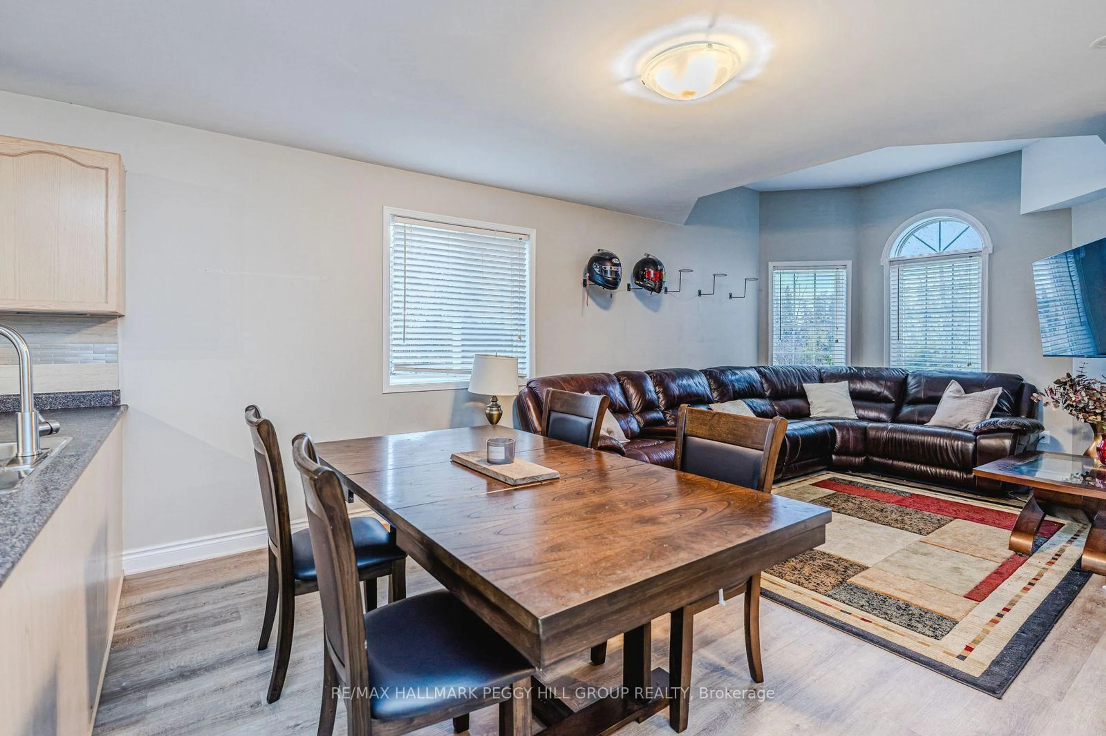 Unknown for 30A Hewitt Pl, Barrie Ontario L4M 7B3