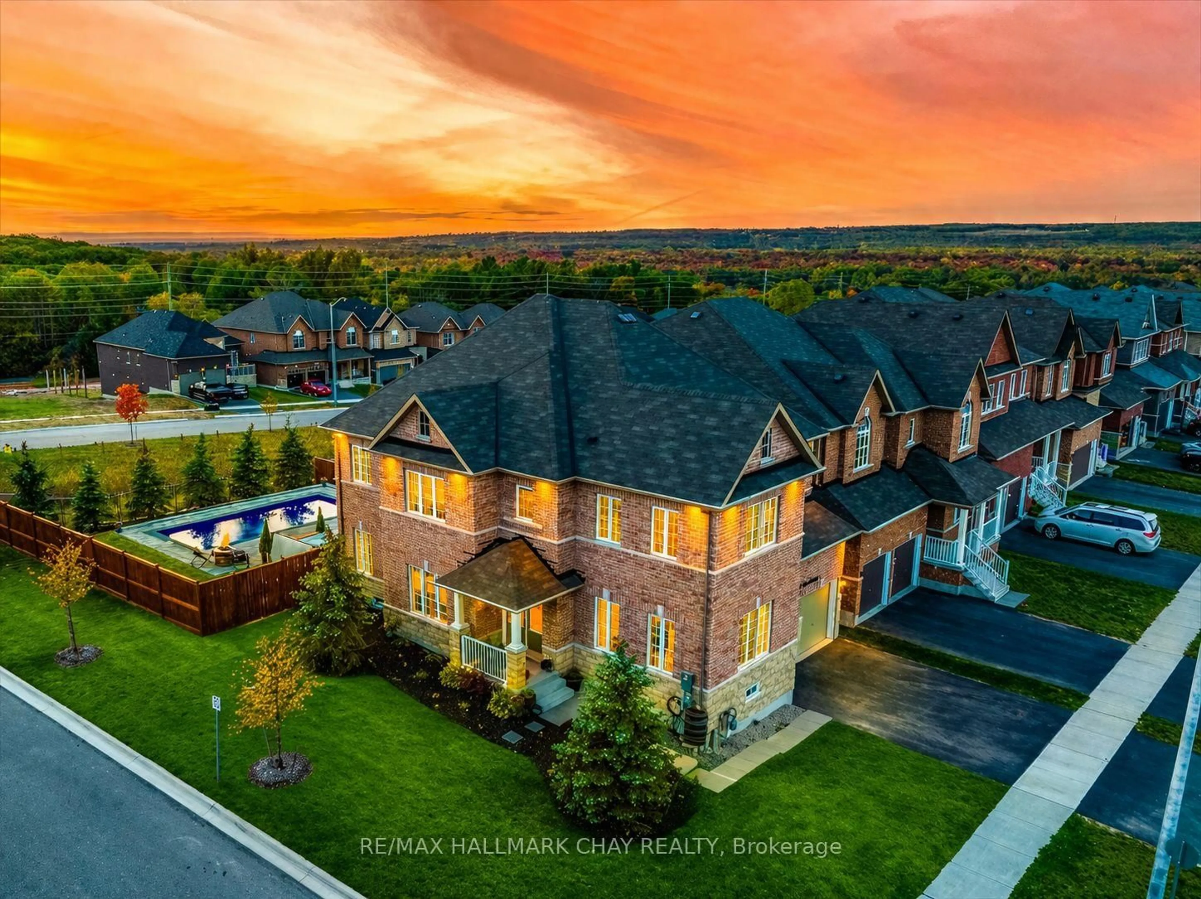 A pic from outside/outdoor area/front of a property/back of a property/a pic from drone, unknown for 2 Cypress Point St, Barrie Ontario L4N 6J9