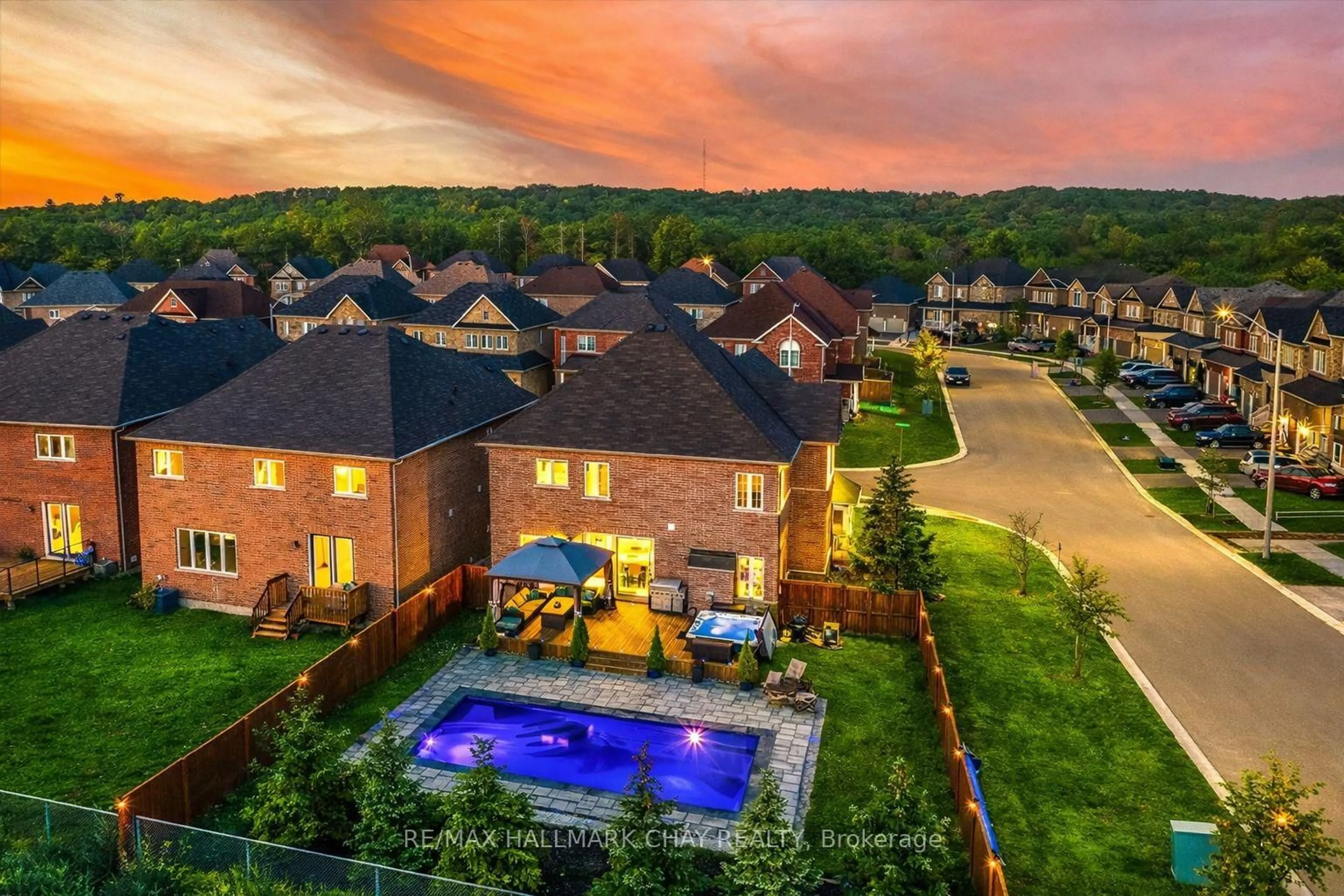 A pic from outside/outdoor area/front of a property/back of a property/a pic from drone, unknown for 2 Cypress Point St, Barrie Ontario L4N 6J9