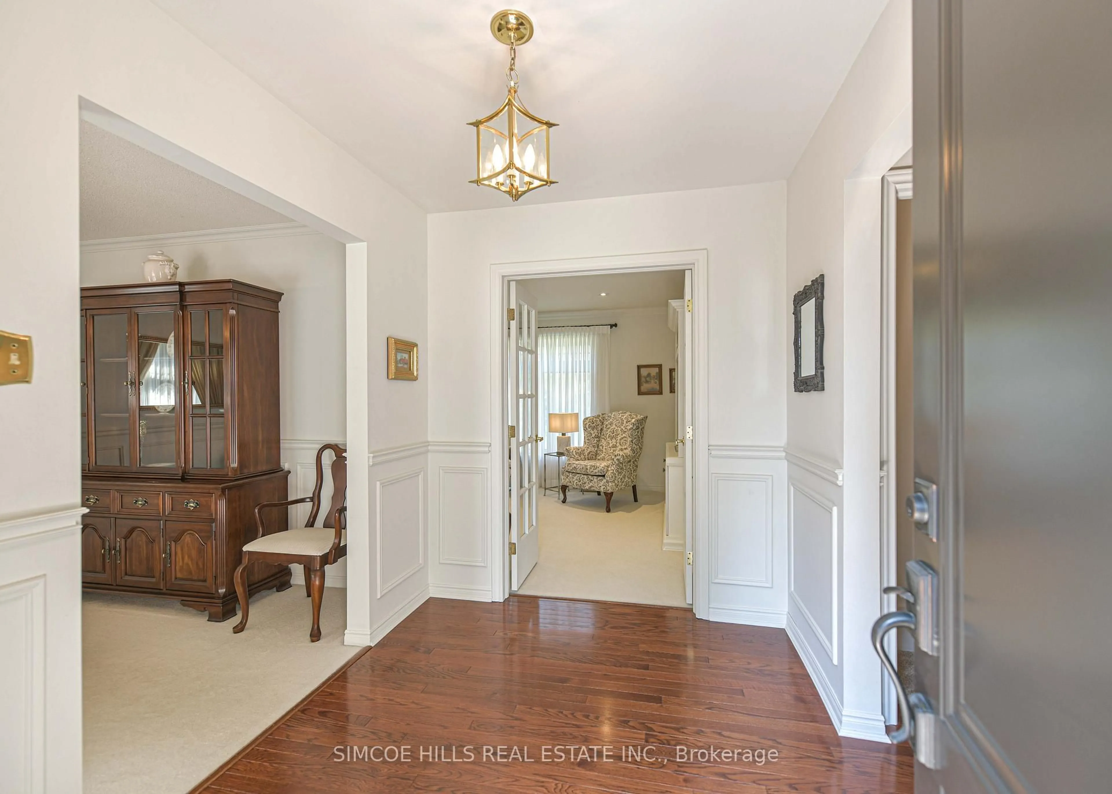 Indoor entryway for 131 Courtland St, Ramara Ontario L3V 6H7