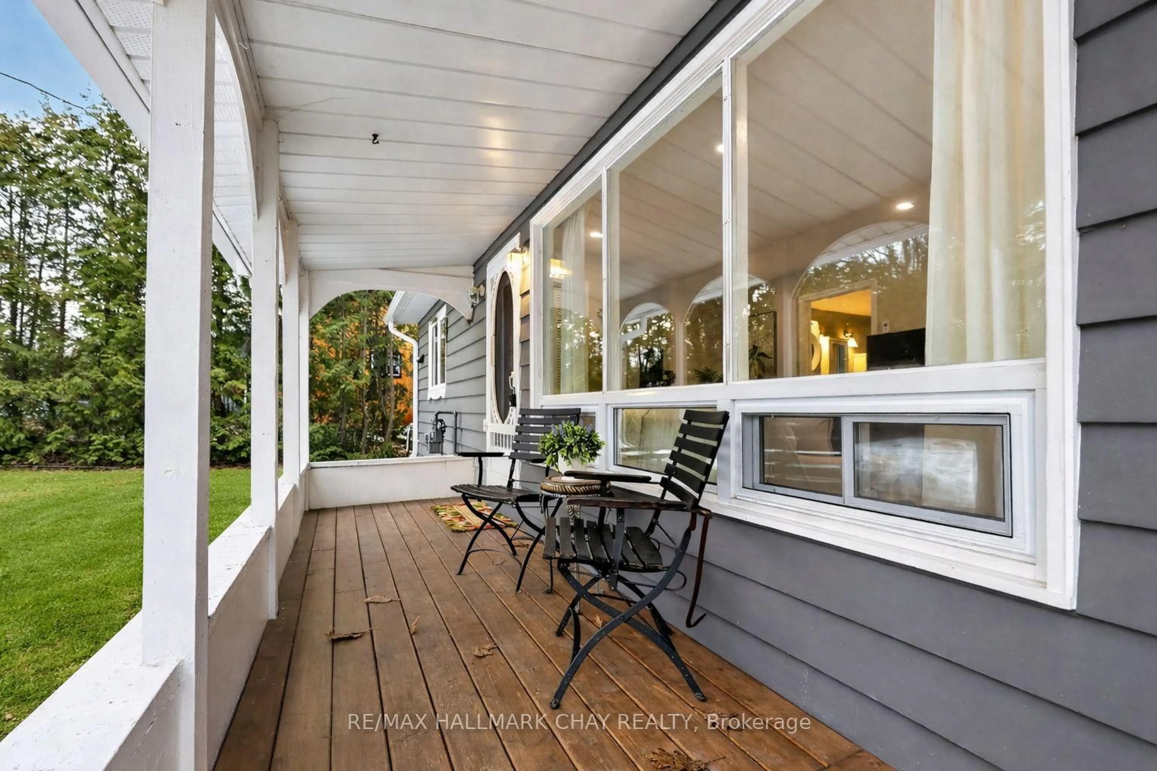 Patio, street for 102 Melrose Ave, Wasaga Beach Ontario L9Z 2T1