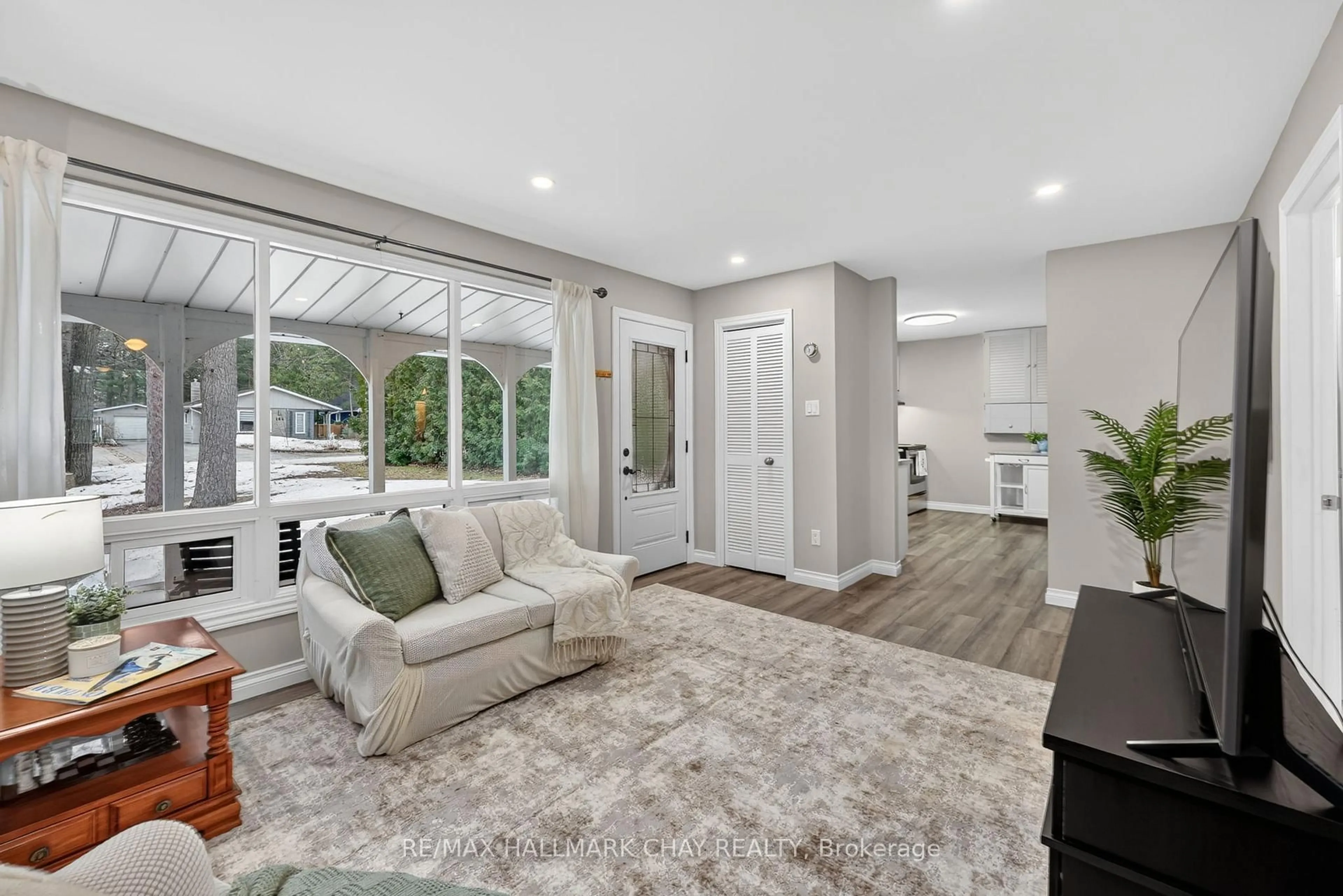 Living room with furniture, unknown for 102 Melrose Ave, Wasaga Beach Ontario L9Z 2T1