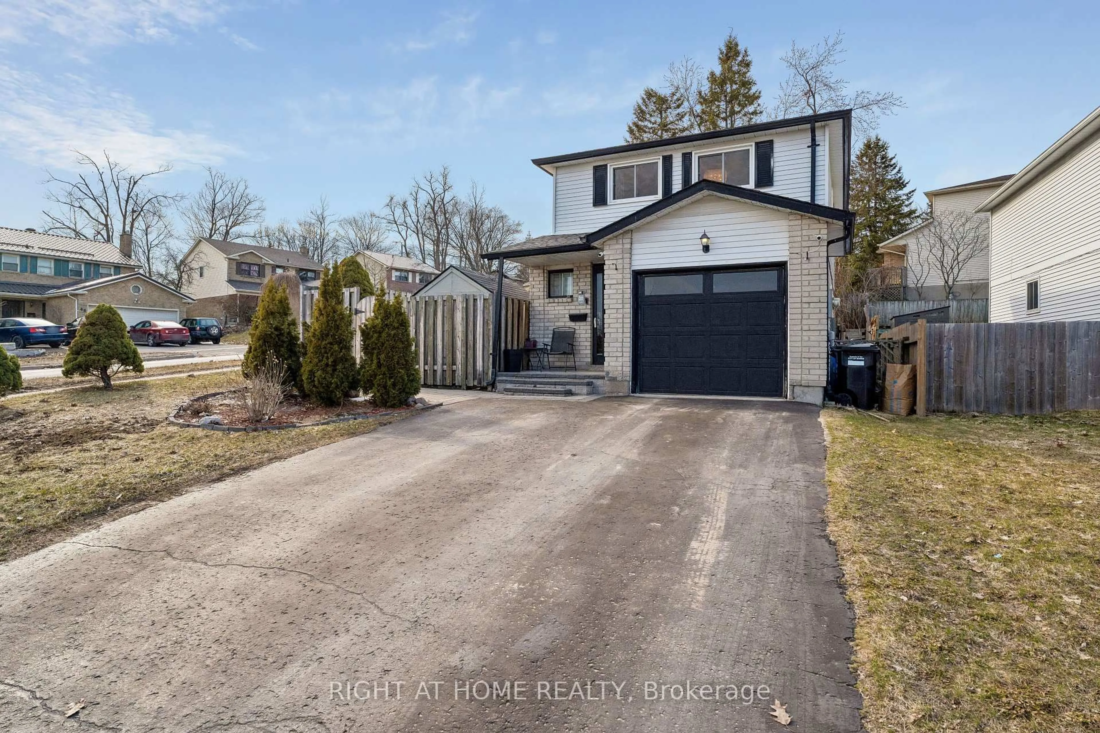 Unknown for 56 Hemingway Cres, Barrie Ontario L4N 5G1