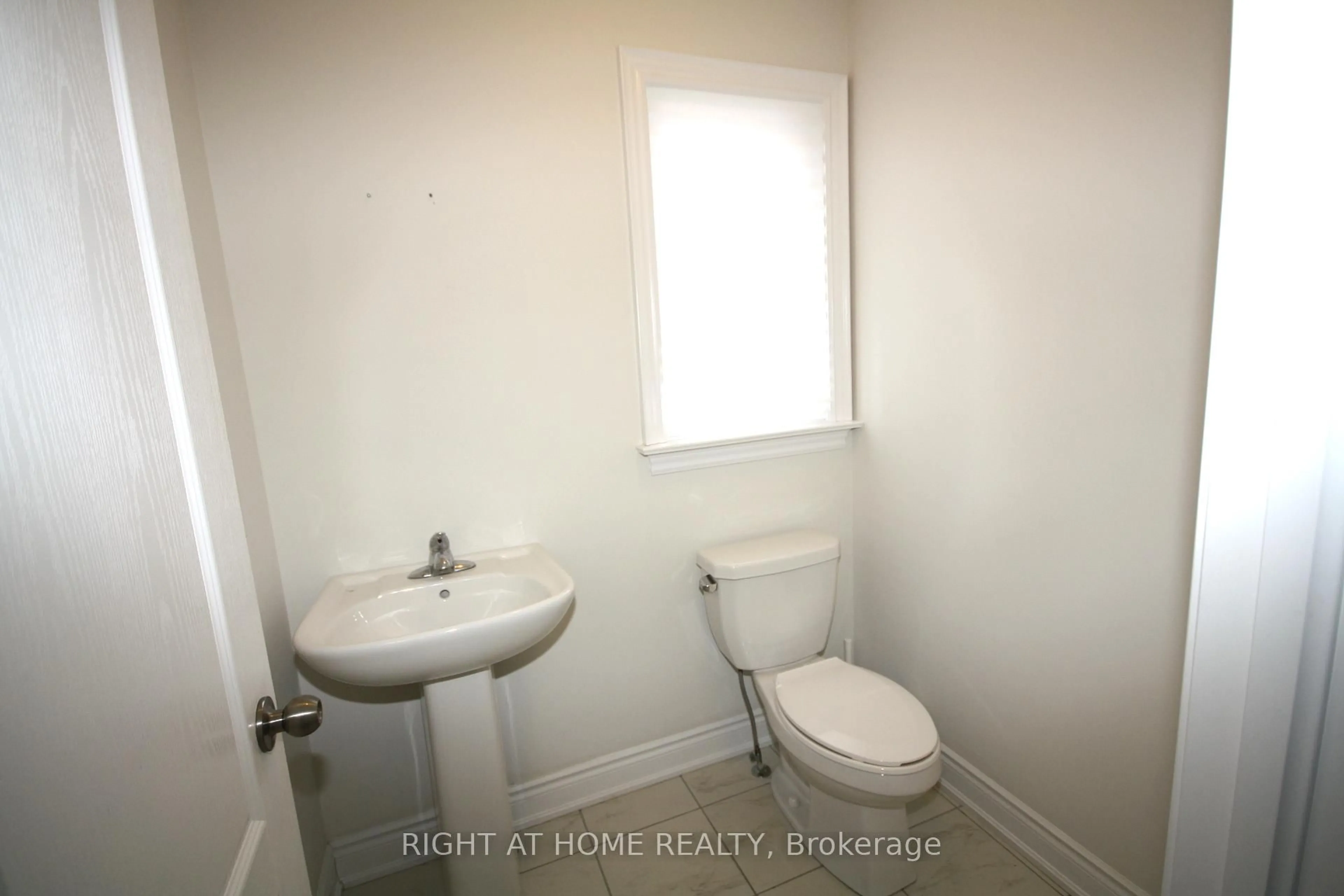 A pic of a room for 66 White Cres, Barrie Ontario L4N 5Z9