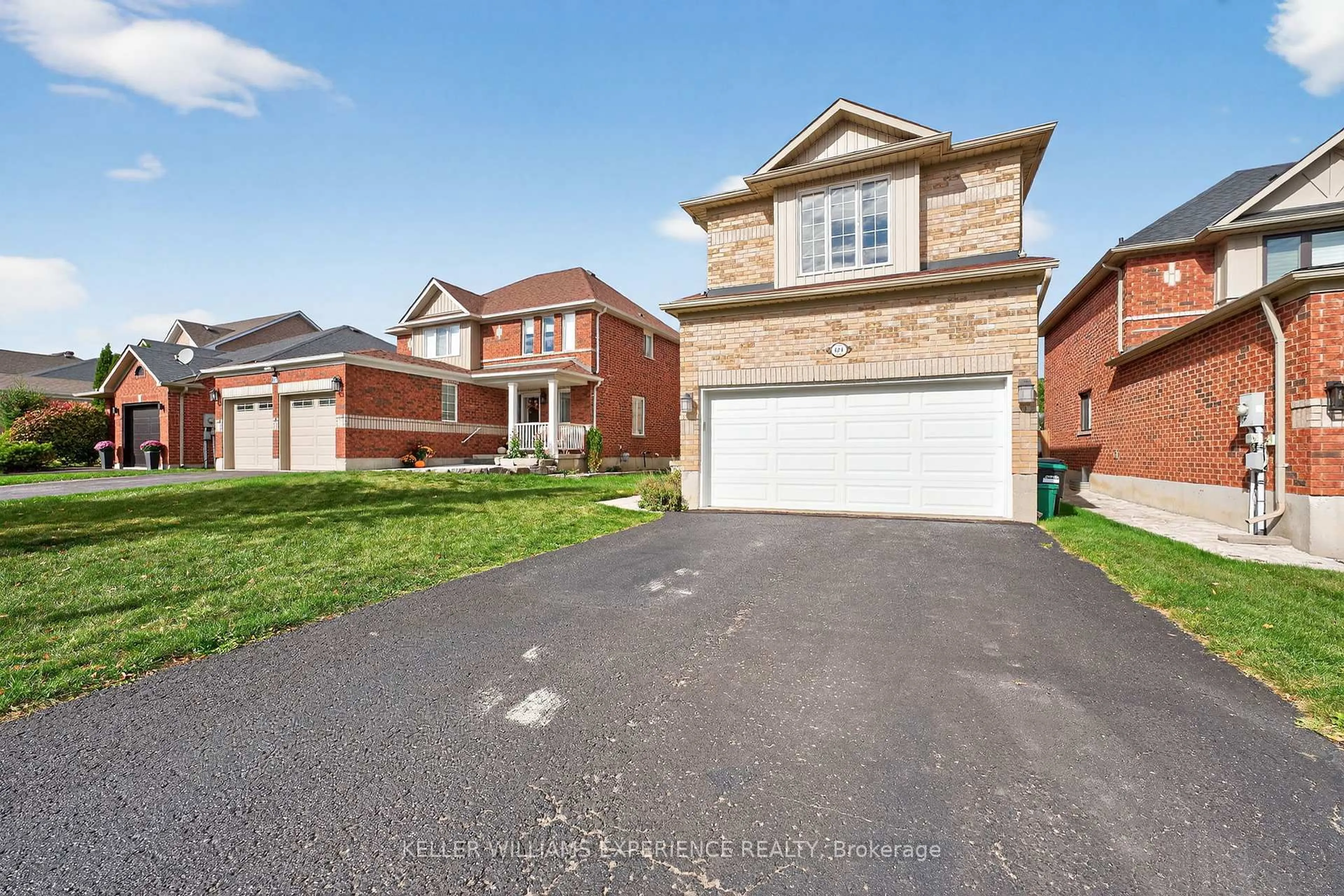 Home with brick exterior material, street for 124 Tunbridge Rd, Barrie Ontario L4M 6T1