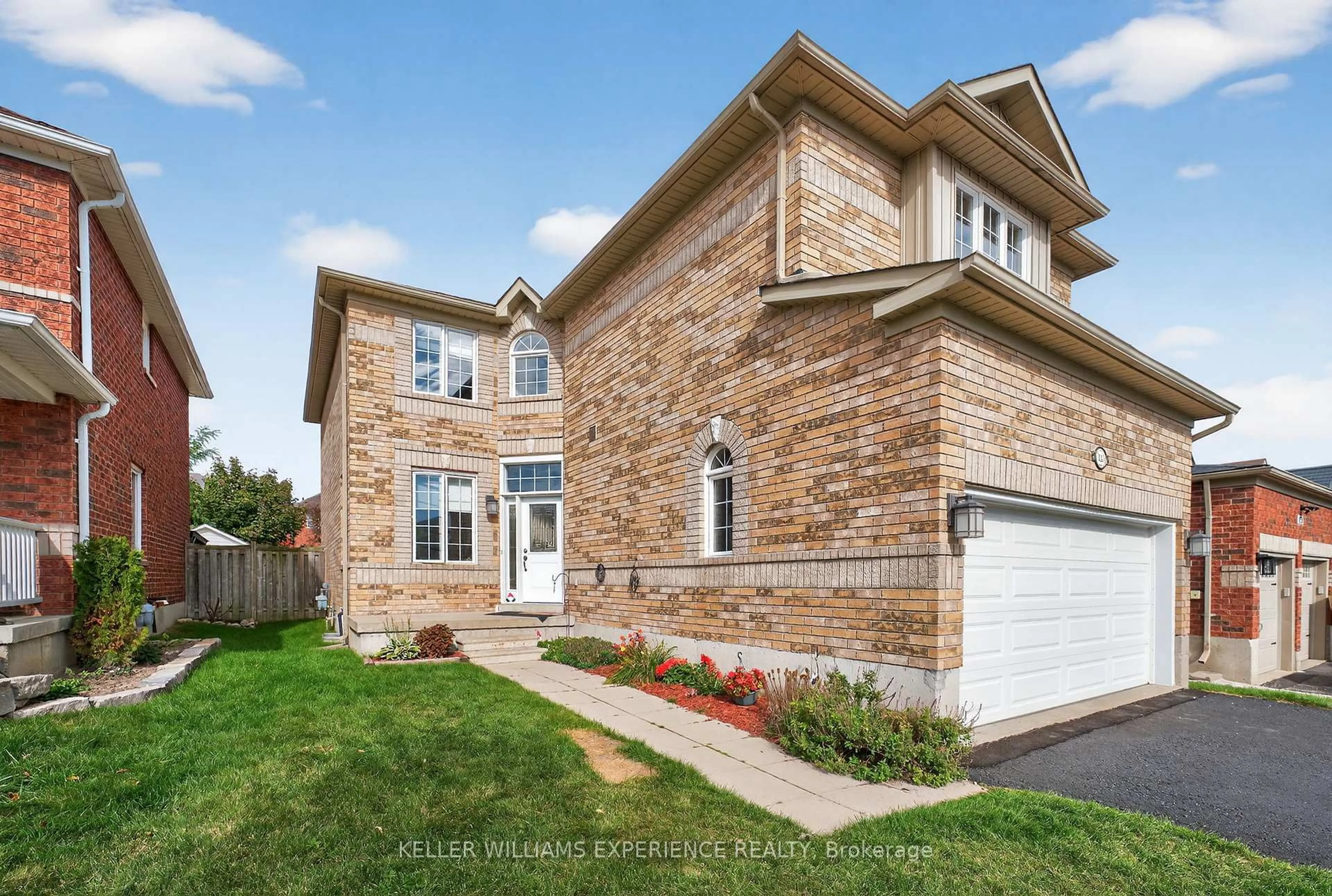 Home with brick exterior material, street for 124 Tunbridge Rd, Barrie Ontario L4M 6T1