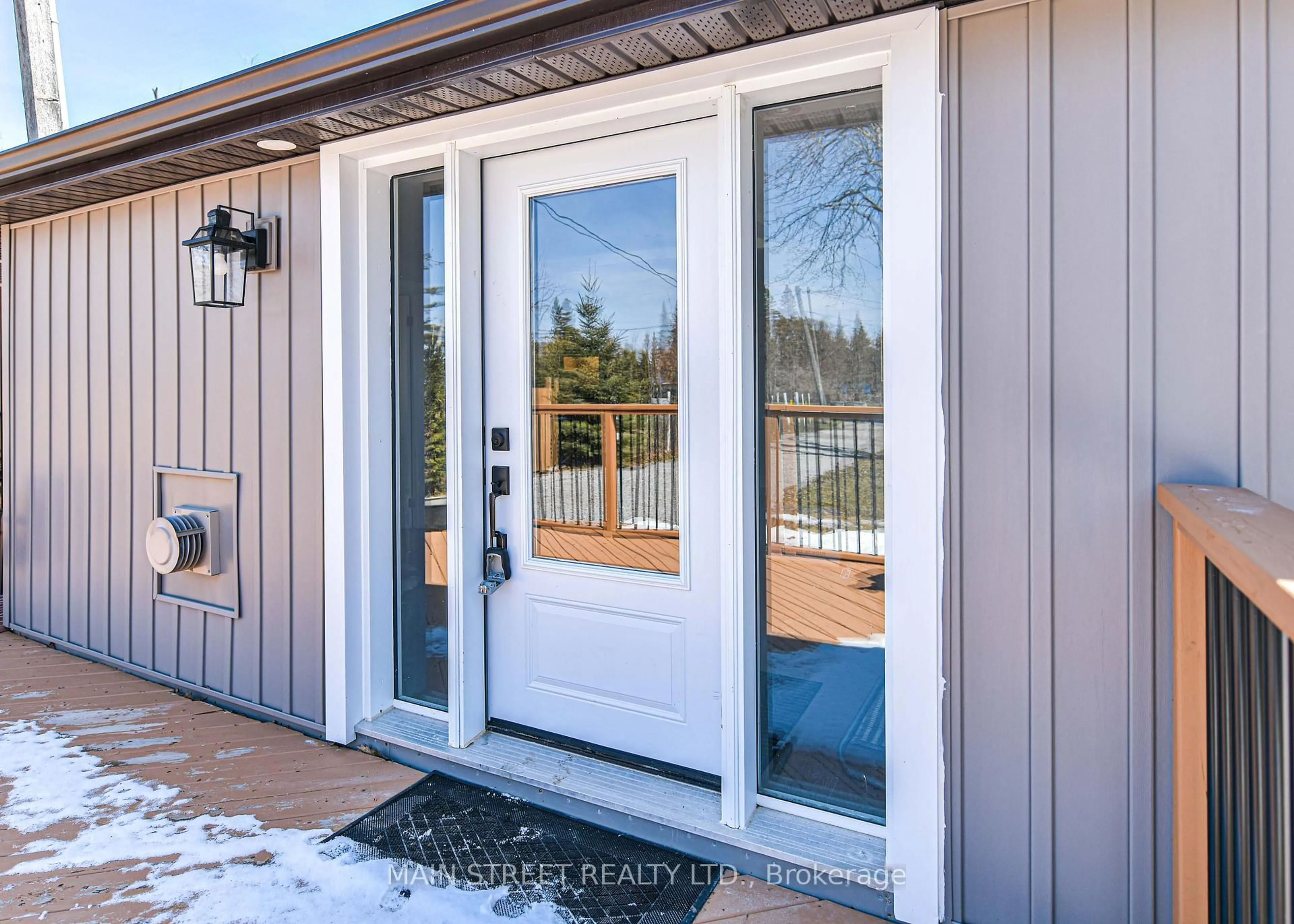 Indoor entryway for 1079 Sylvan  Glen Dr, Ramara Ontario L0K 1B0