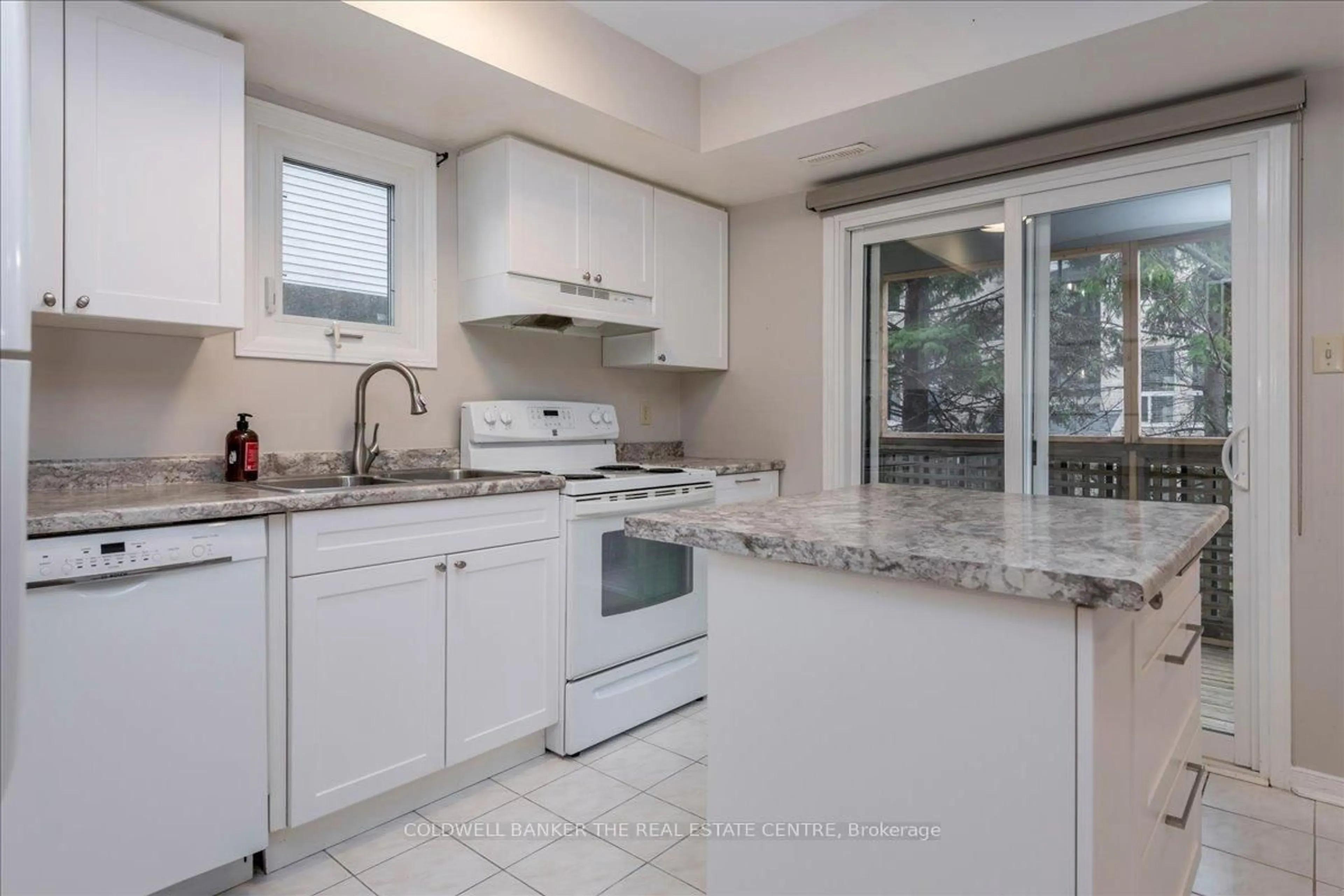 Standard kitchen, ceramic/tile floor for 119 D'ambrosio Dr #9, Barrie Ontario L4N 7N7