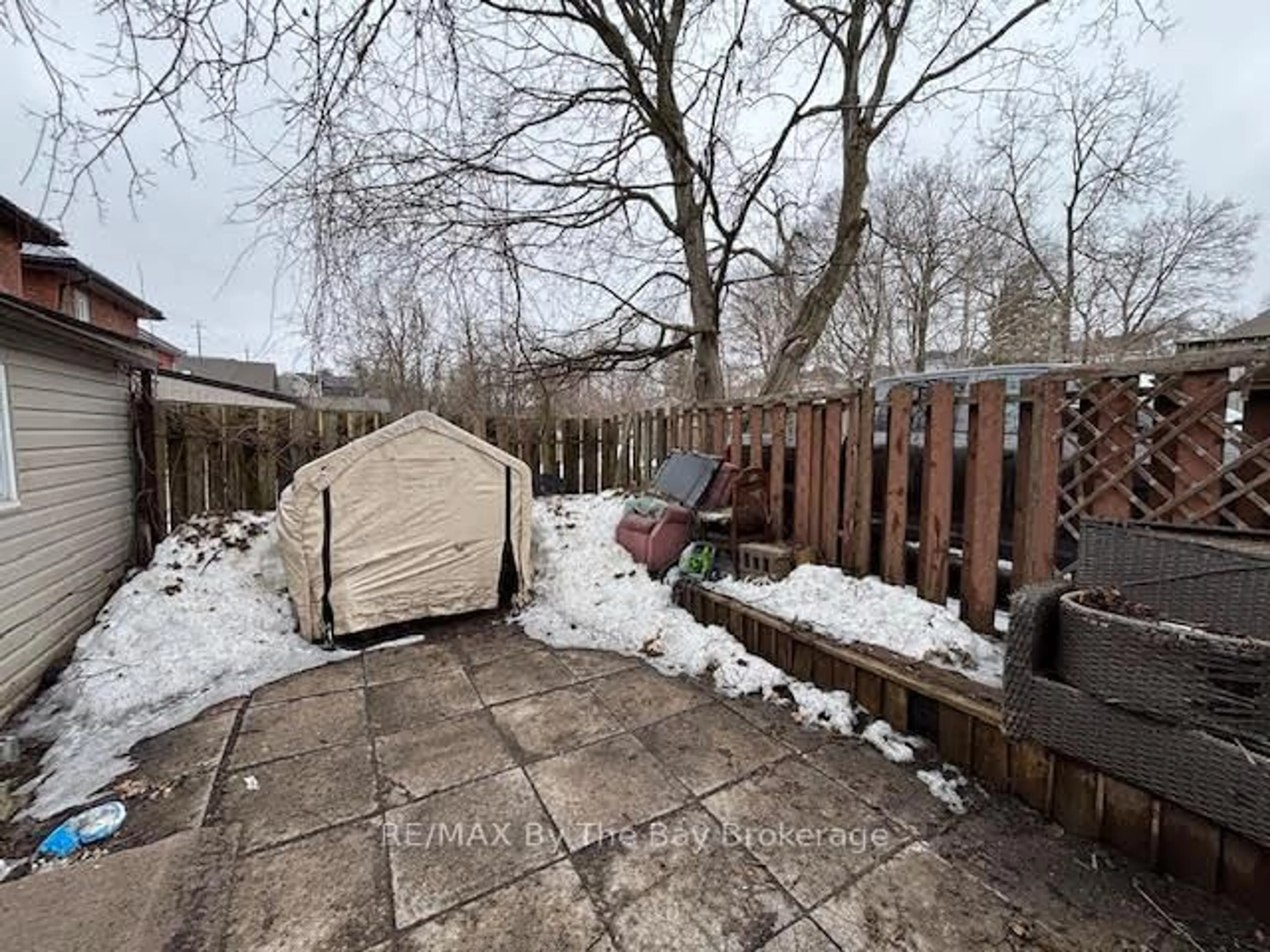 A pic from outside/outdoor area/front of a property/back of a property/a pic from drone, street for 176 Mississaga St, Orillia Ontario L3V 3B5