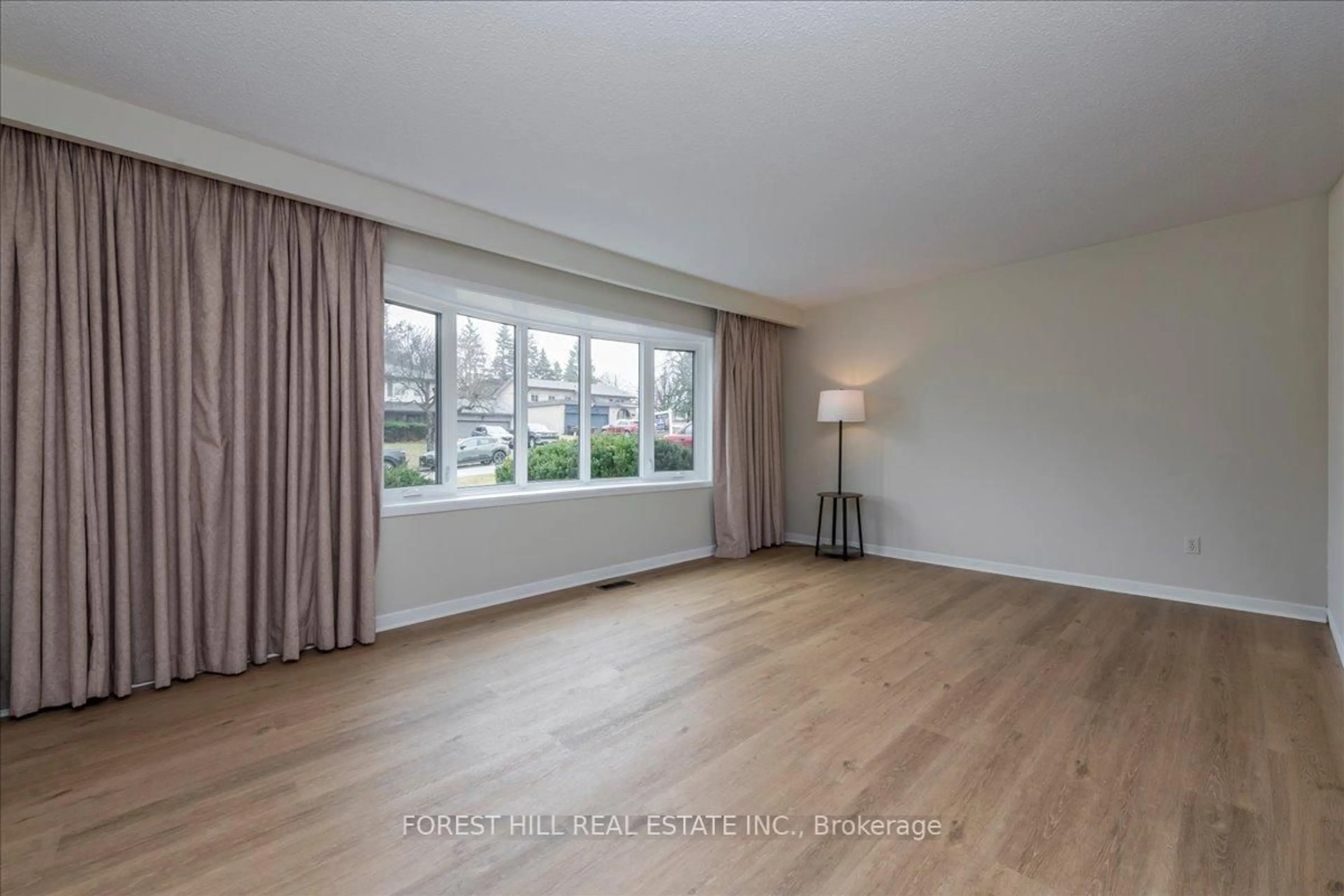 A pic of a room for 10 Peacock Lane, Barrie Ontario L4N 3R5