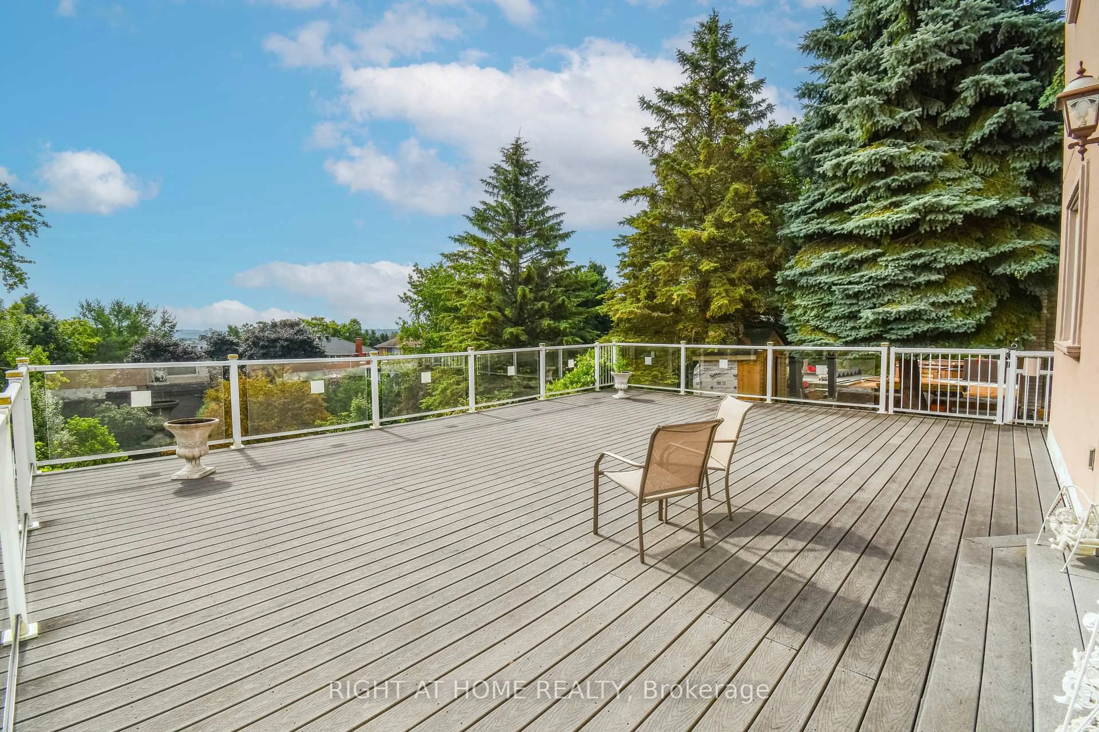 Patio, water/lake/river/ocean view for 11 Thackeray Cres, Barrie Ontario L4N 6J6