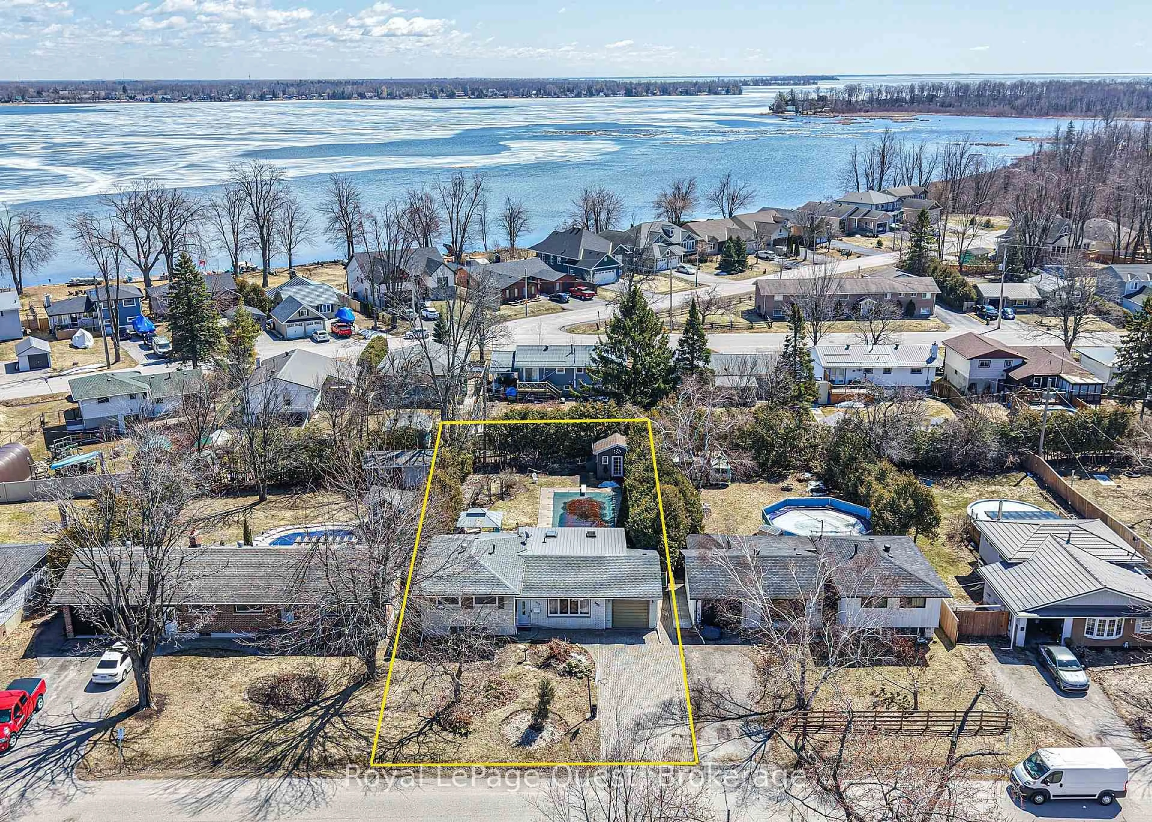 A pic from outside/outdoor area/front of a property/back of a property/a pic from drone, water/lake/river/ocean view for 333 Collins Dr, Orillia Ontario L3V 1E5
