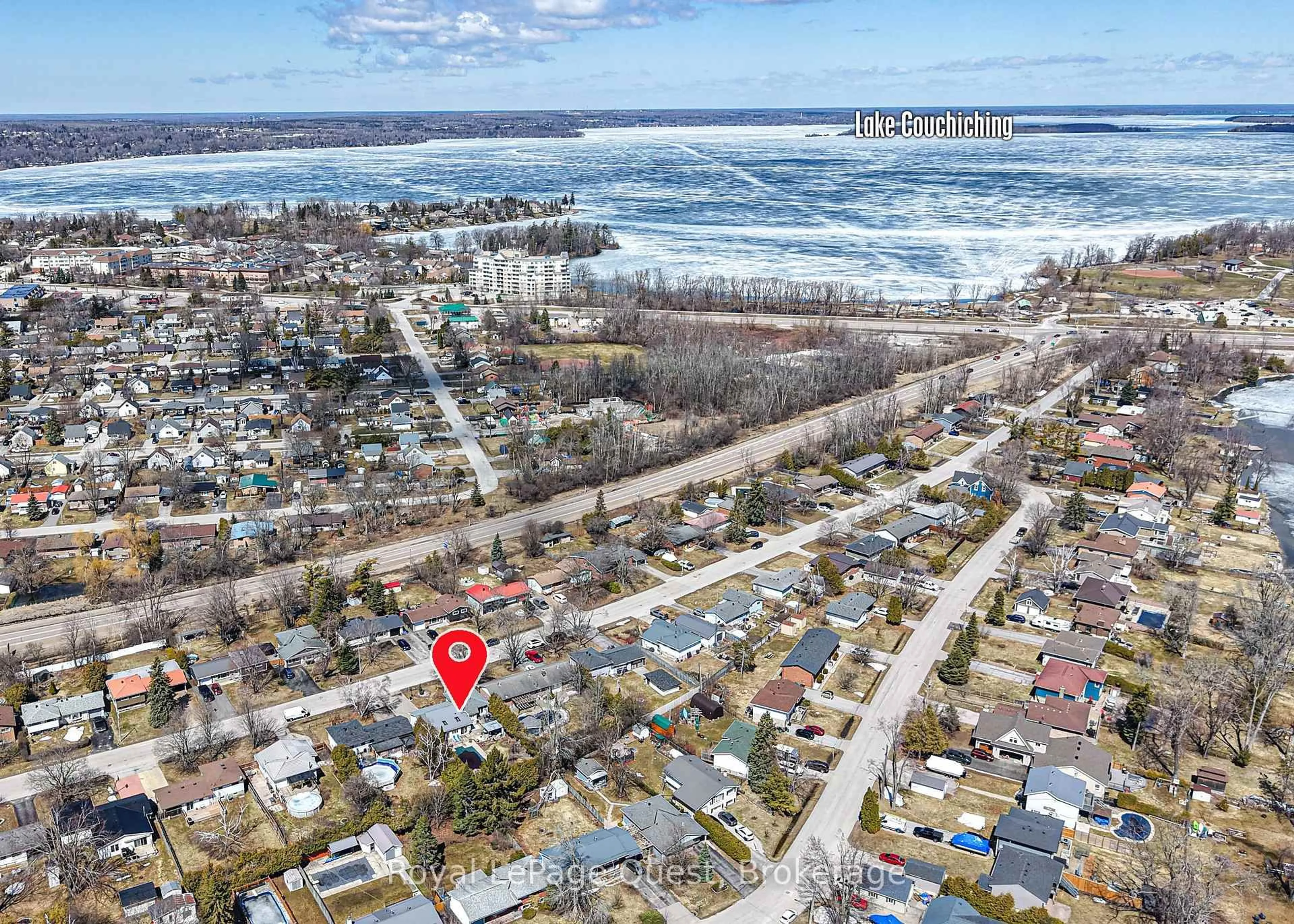 A pic from outside/outdoor area/front of a property/back of a property/a pic from drone, water/lake/river/ocean view for 333 Collins Dr, Orillia Ontario L3V 1E5