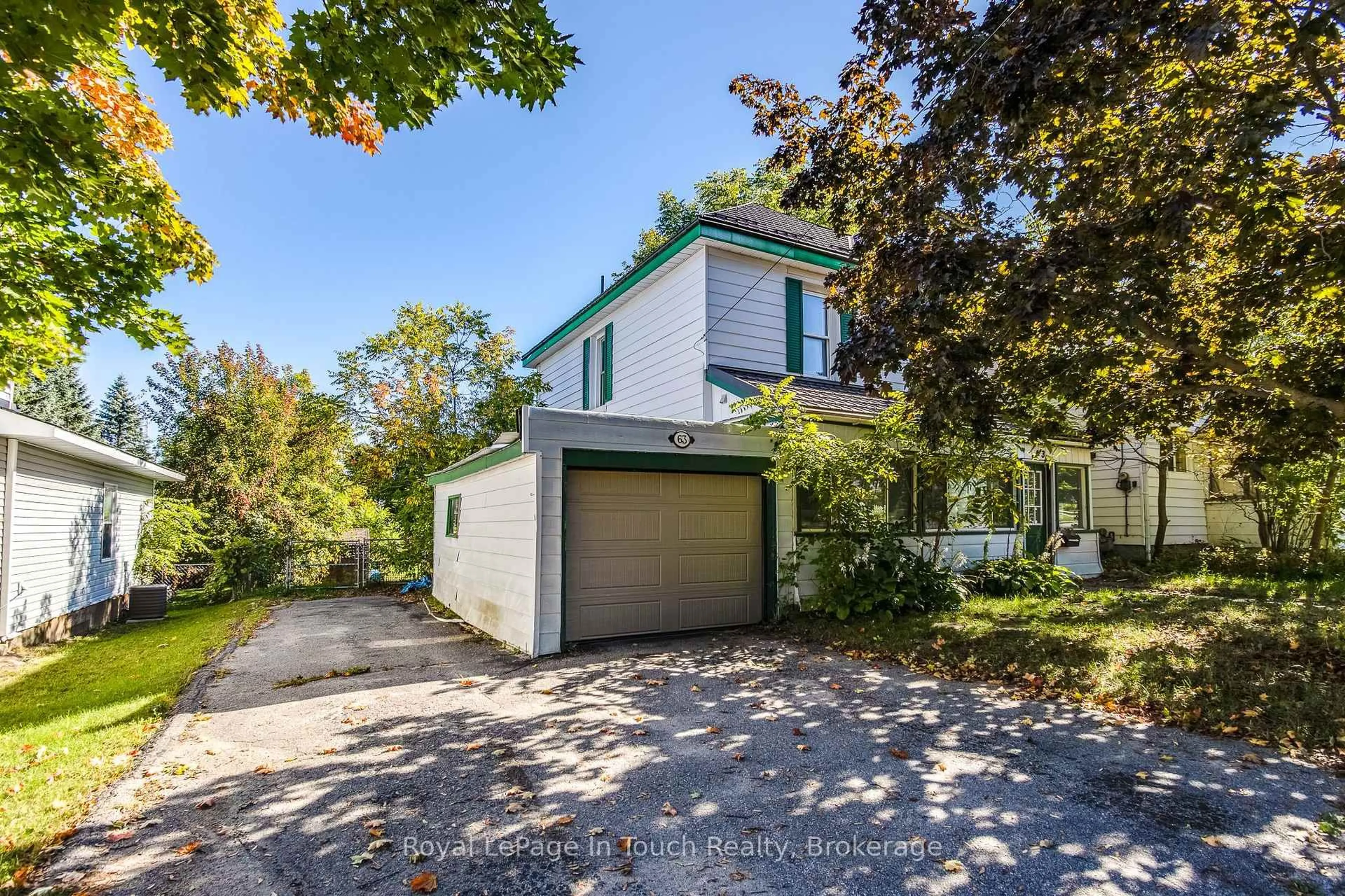 A pic from outside/outdoor area/front of a property/back of a property/a pic from drone, street for 63 Fifth St, Midland Ontario L4R 3V4