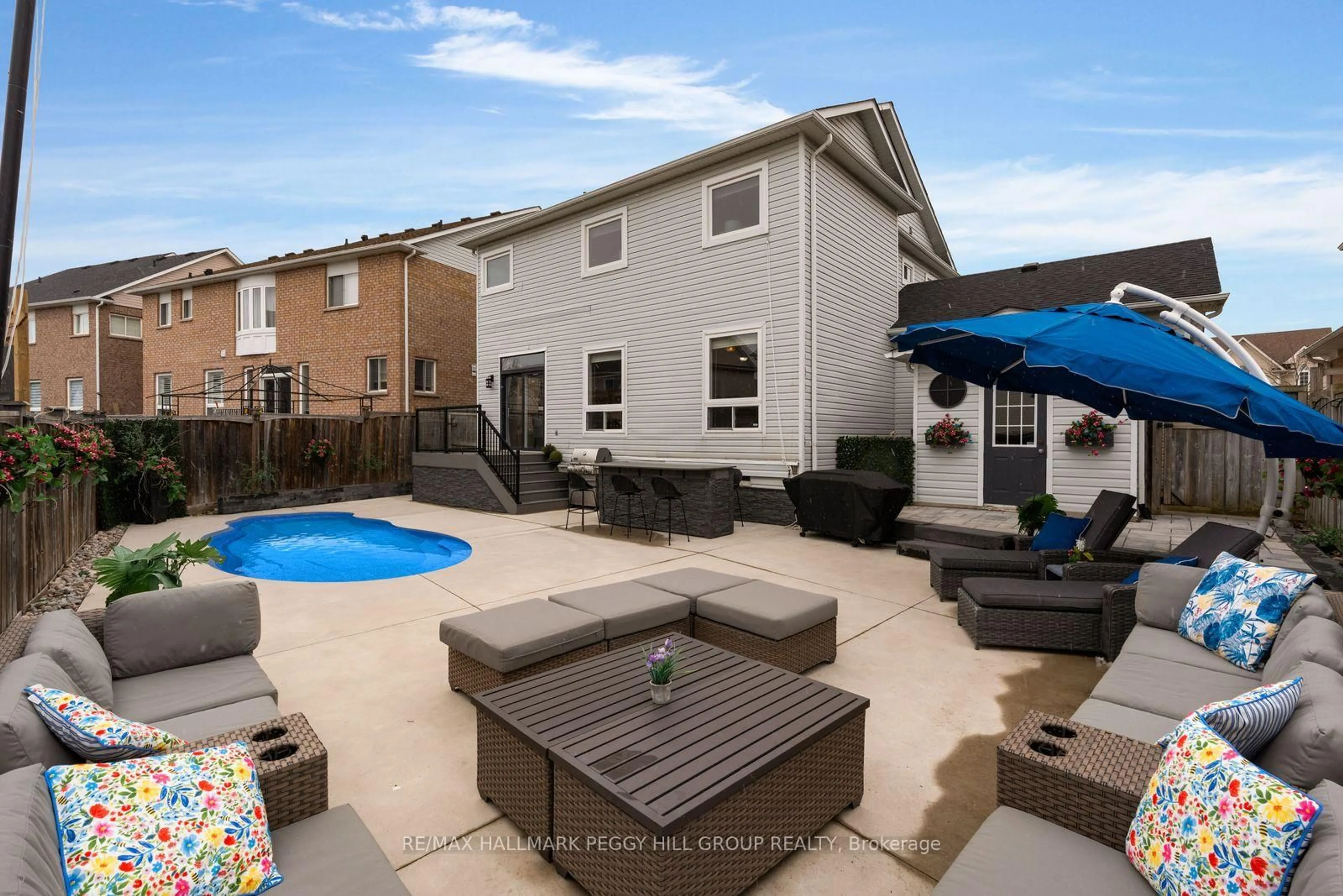 Patio, street for 20 The Queensway, Barrie Ontario L4M 7H6