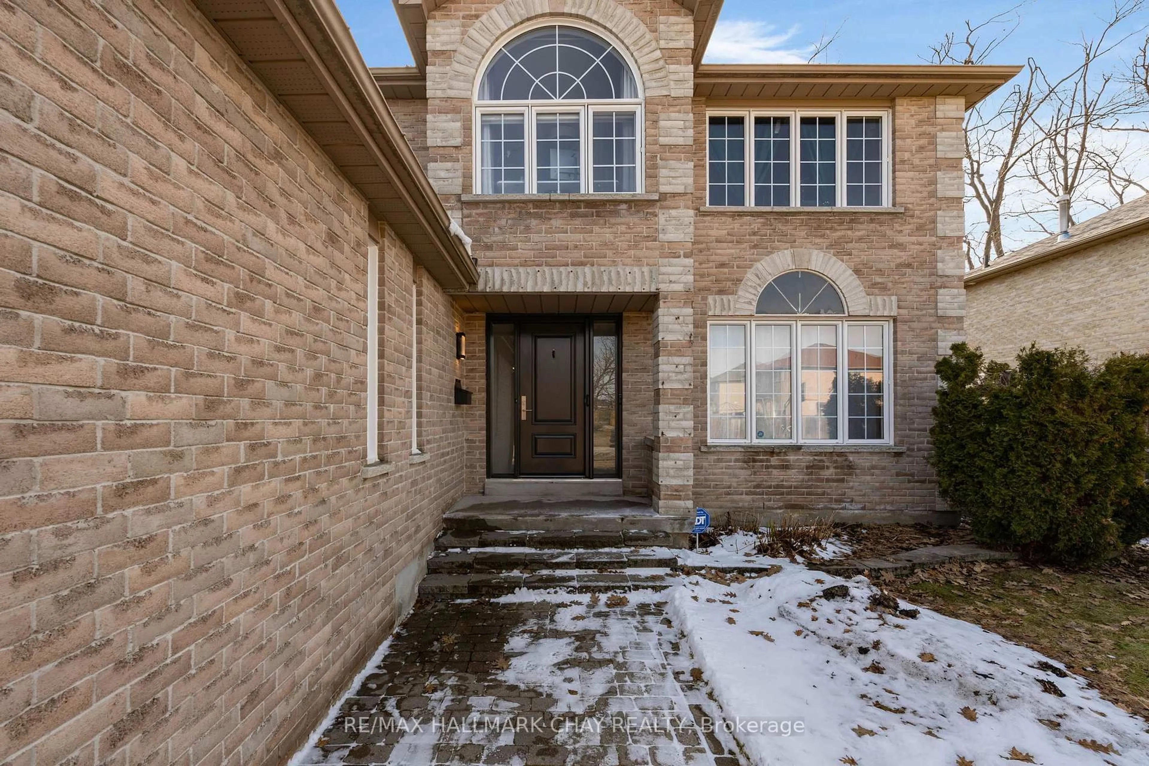 Home with brick exterior material, street for 63 Northview Cres, Barrie Ontario L4N 9T5