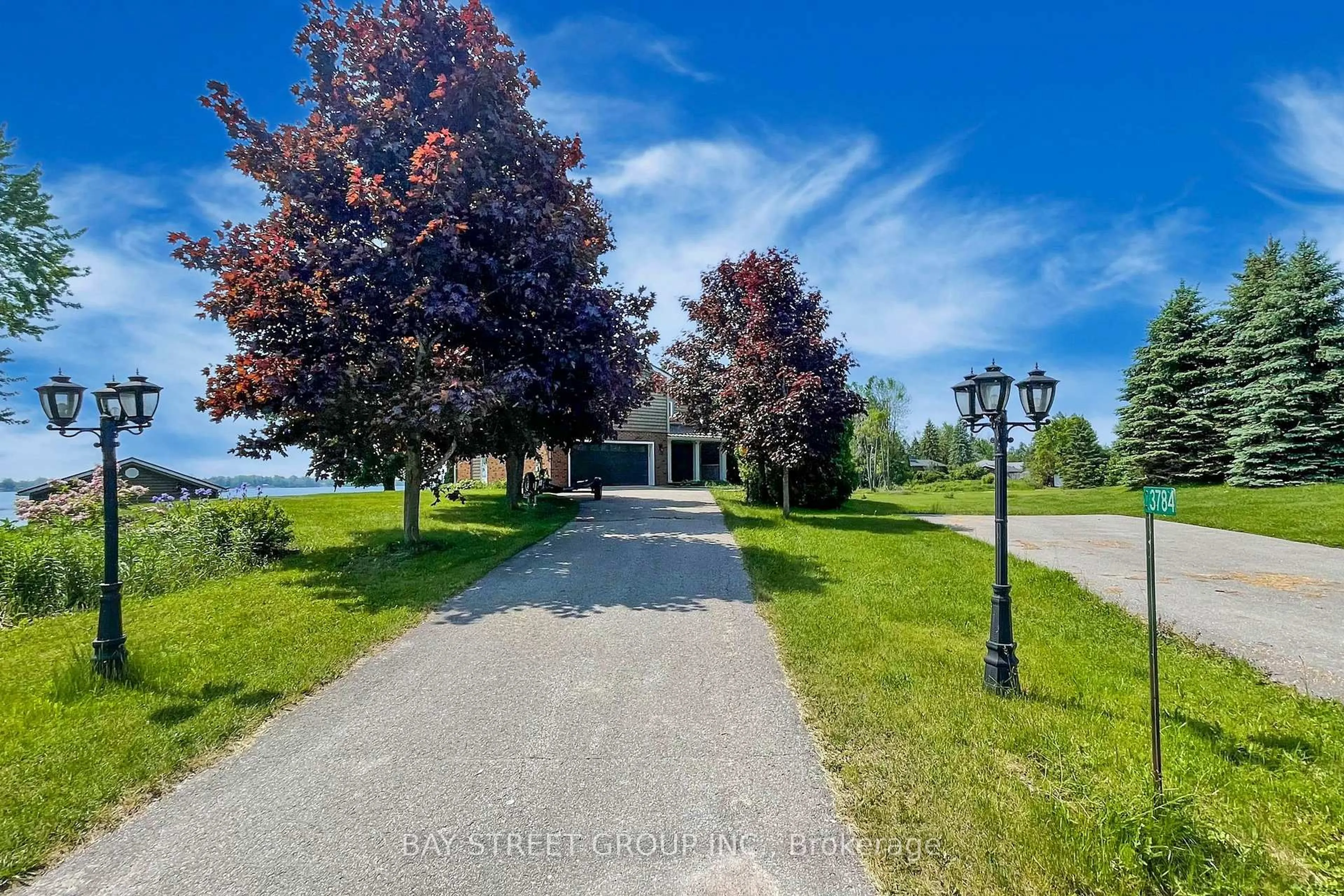 A pic from outside/outdoor area/front of a property/back of a property/a pic from drone, street for 3784 Tuppy Dr, Ramara Ontario L3V 6H7