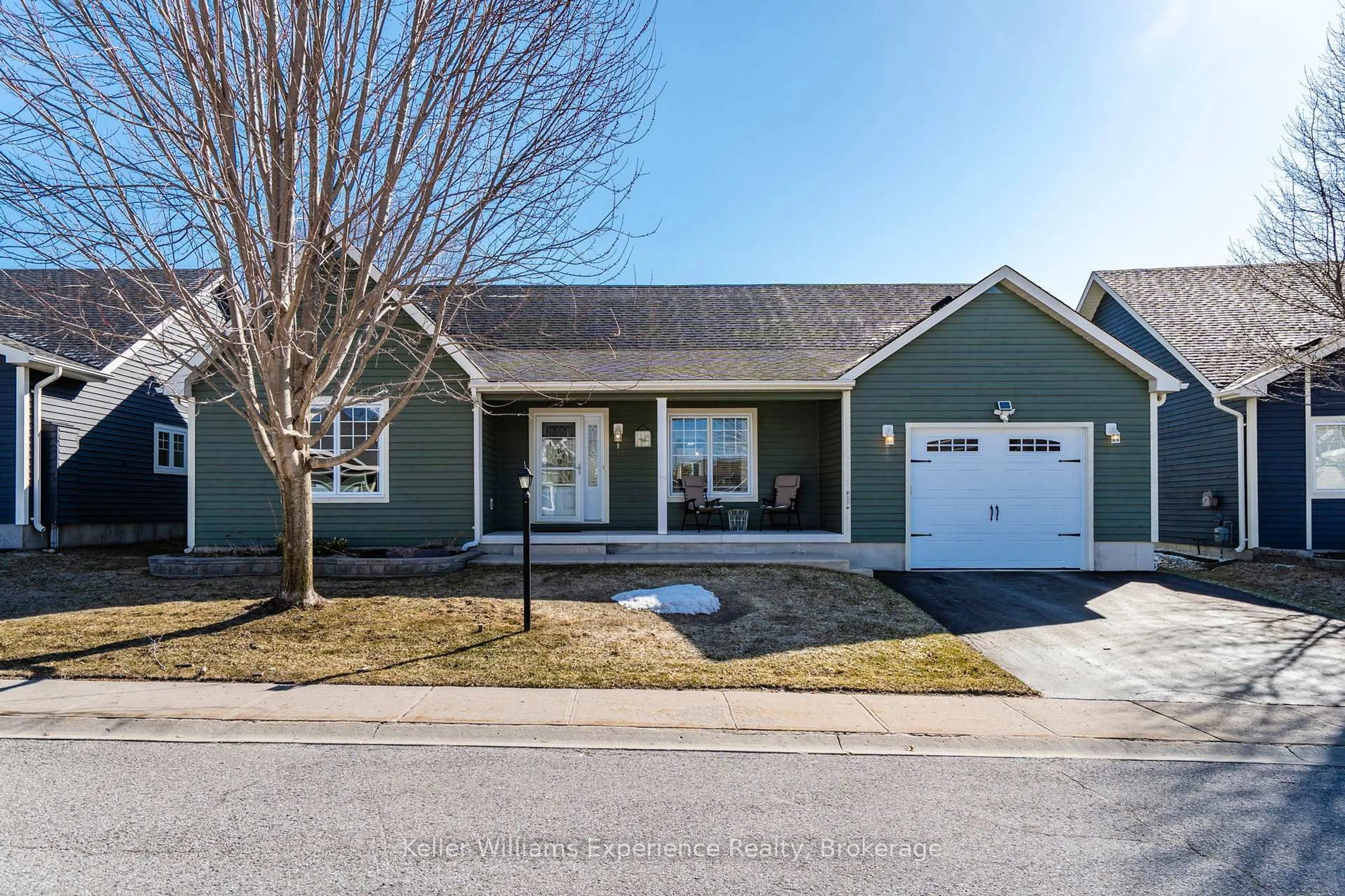 Home with vinyl exterior material, street for 1 Gidley Crt, Penetanguishene Ontario L9M 0A7