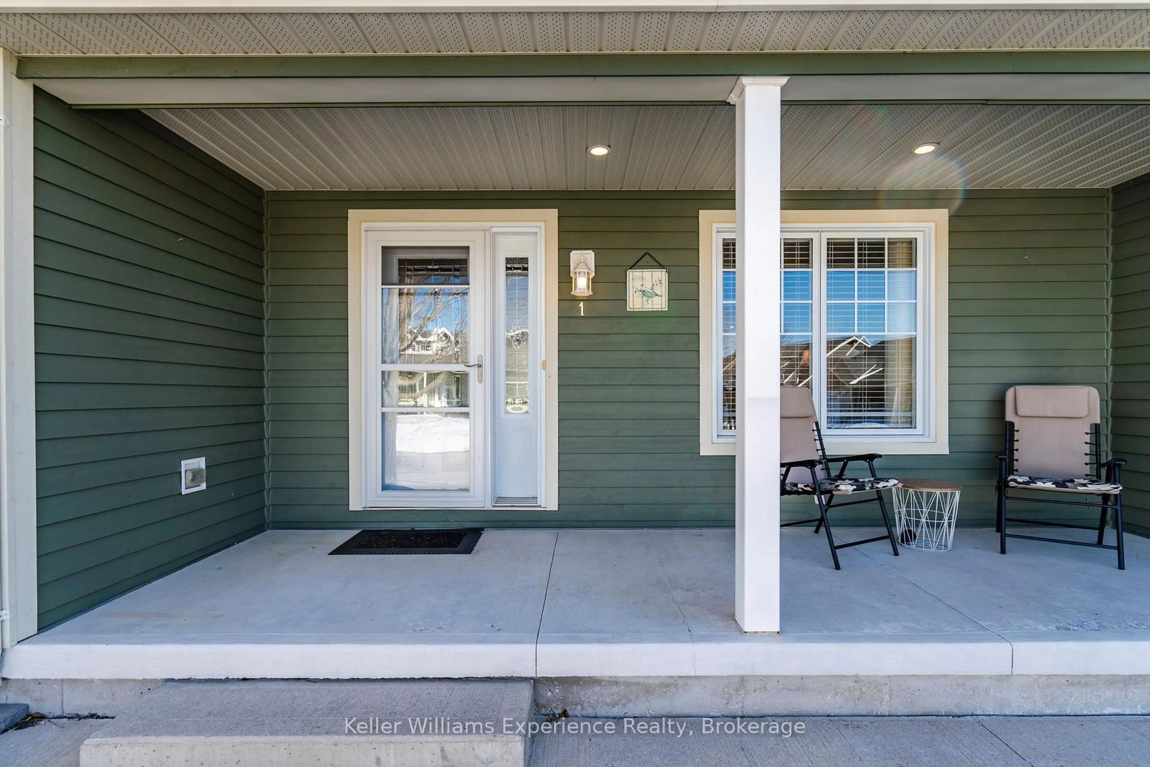 Indoor entryway for 1 Gidley Crt, Penetanguishene Ontario L9M 0A7