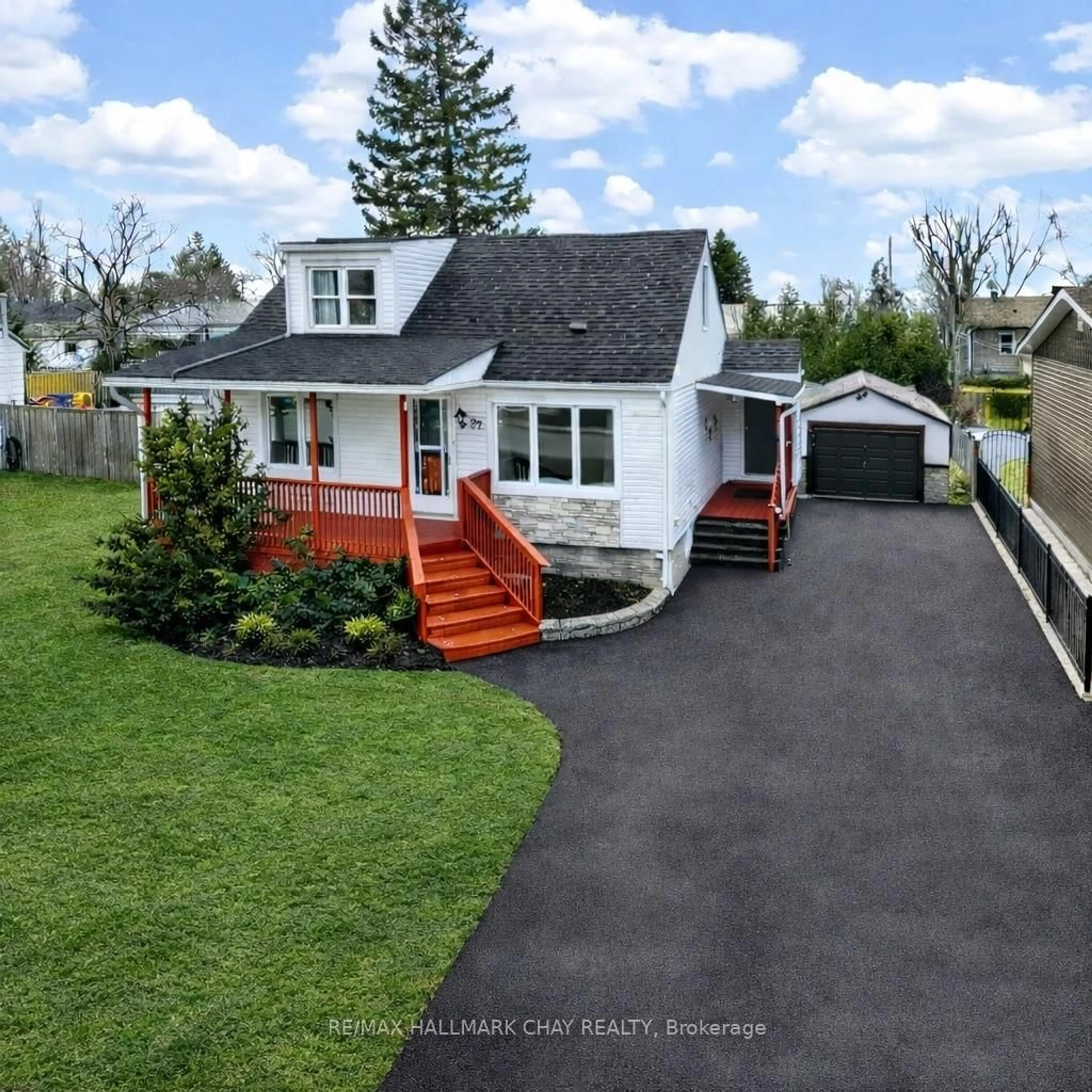 Home with vinyl exterior material, street for 27 Alexander Rd, Orillia Ontario L3V 5L9