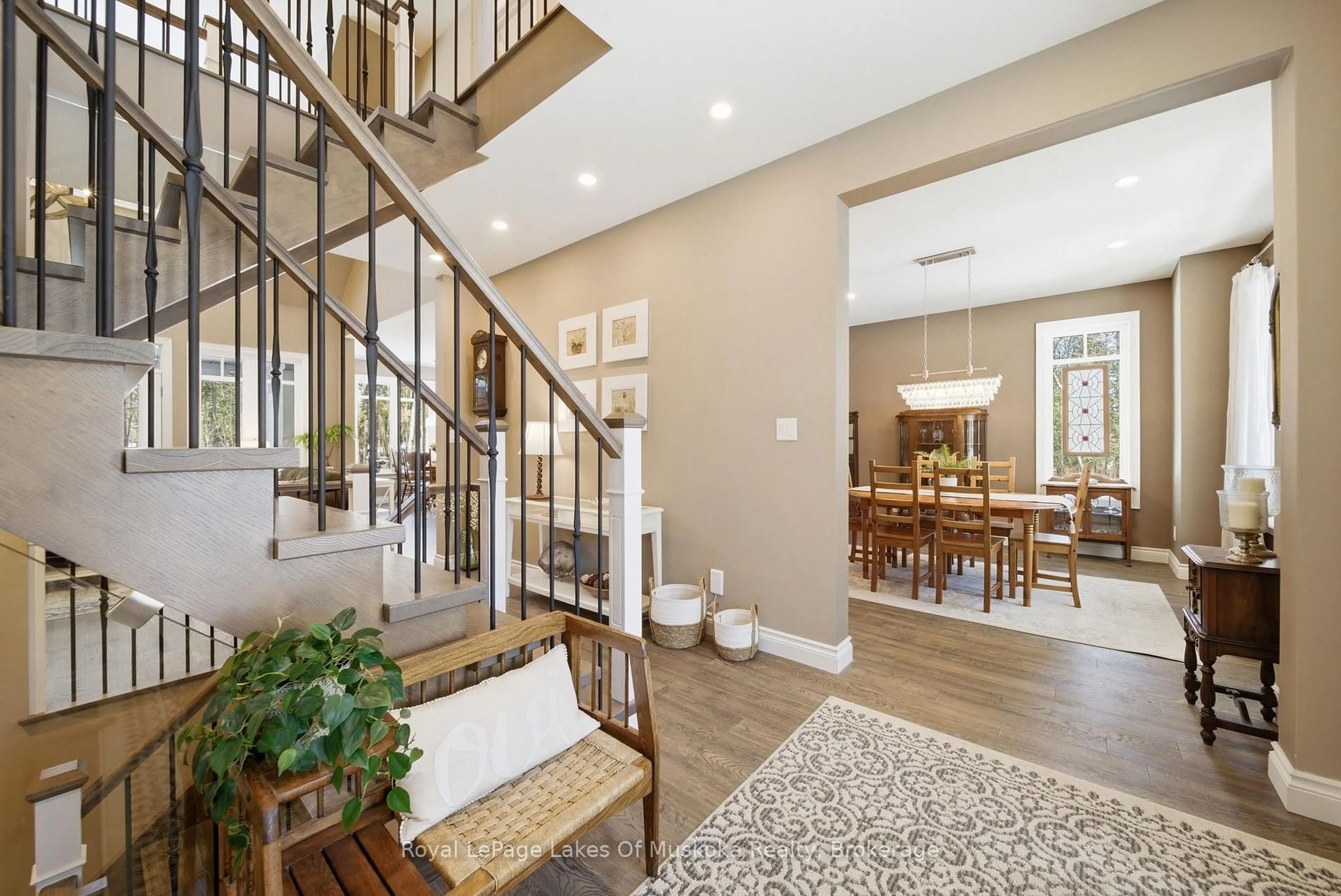 Indoor entryway for 1872 Marchmont Rd, Severn Ontario L3V 0V6