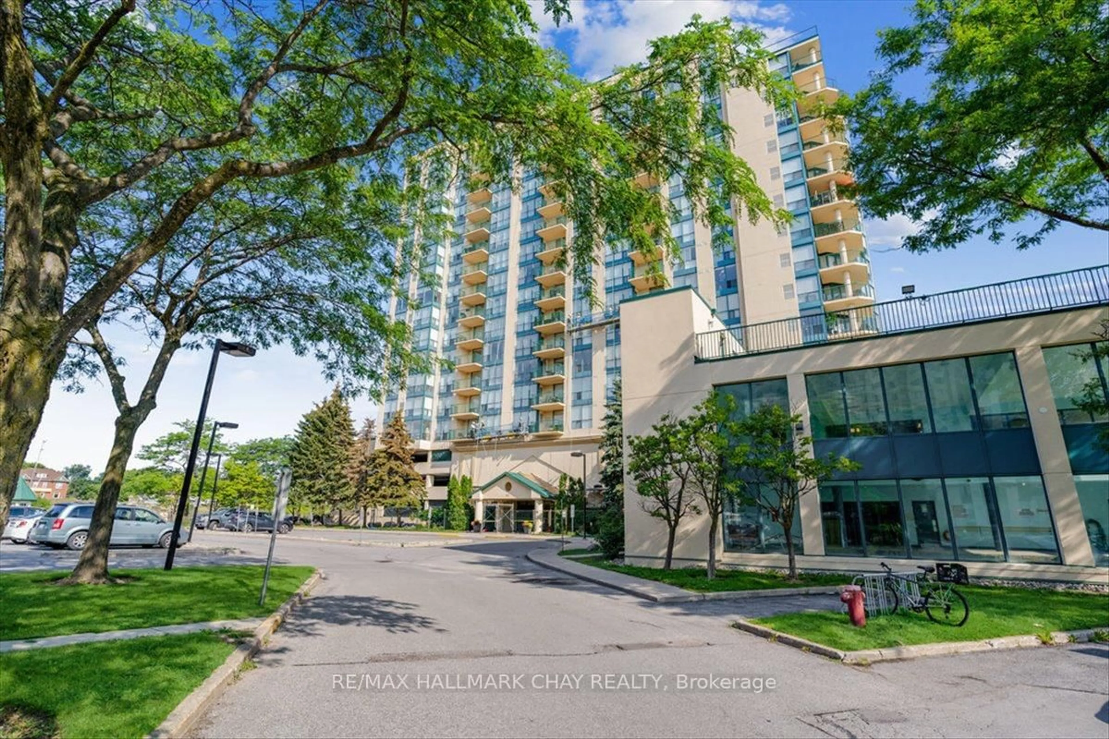 Indoor foyer for 65 Ellen St #1506, Barrie Ontario L4N 3A5