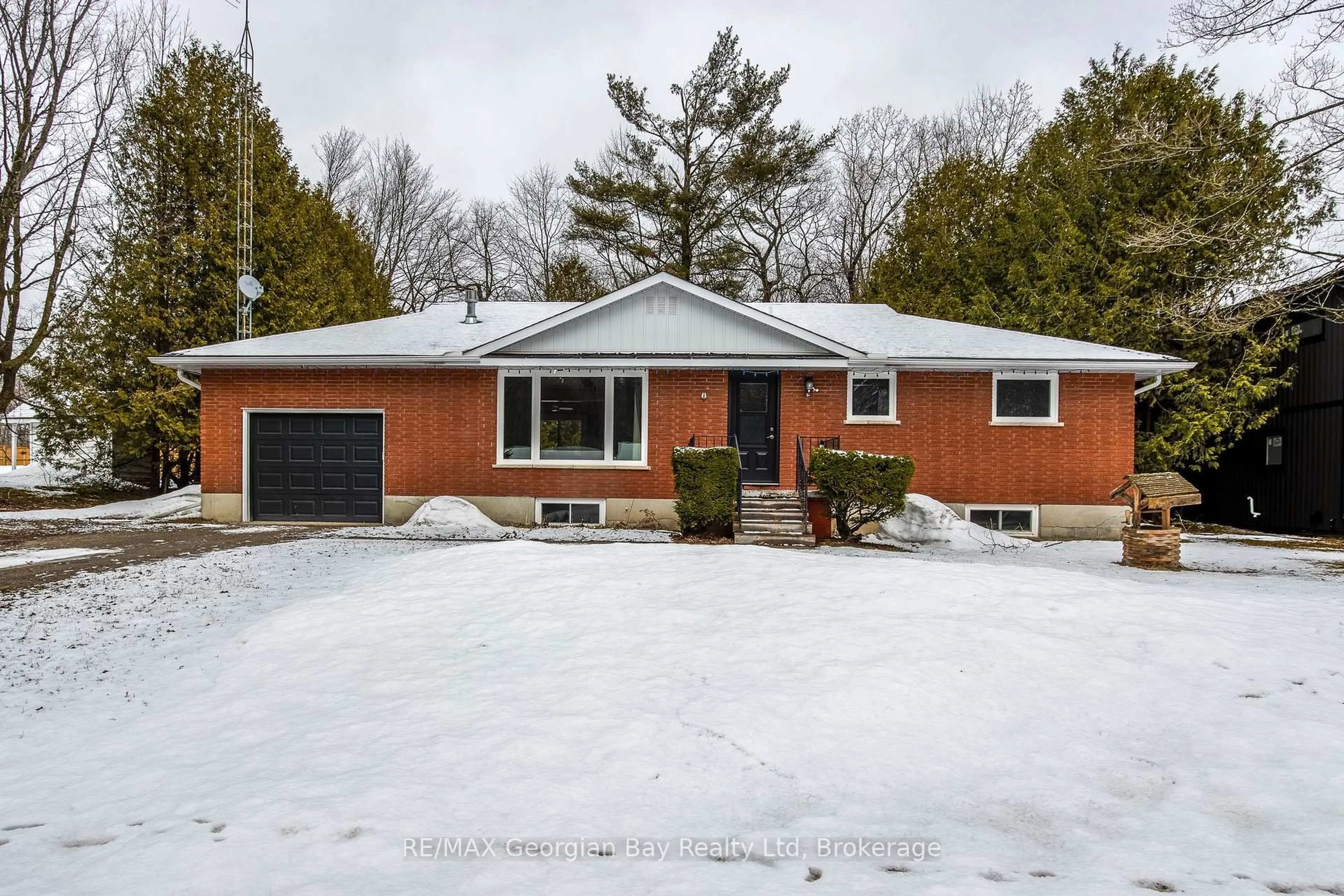 Home with brick exterior material, street for 41 Beaufort Cres, Tiny Ontario L9M 0B8