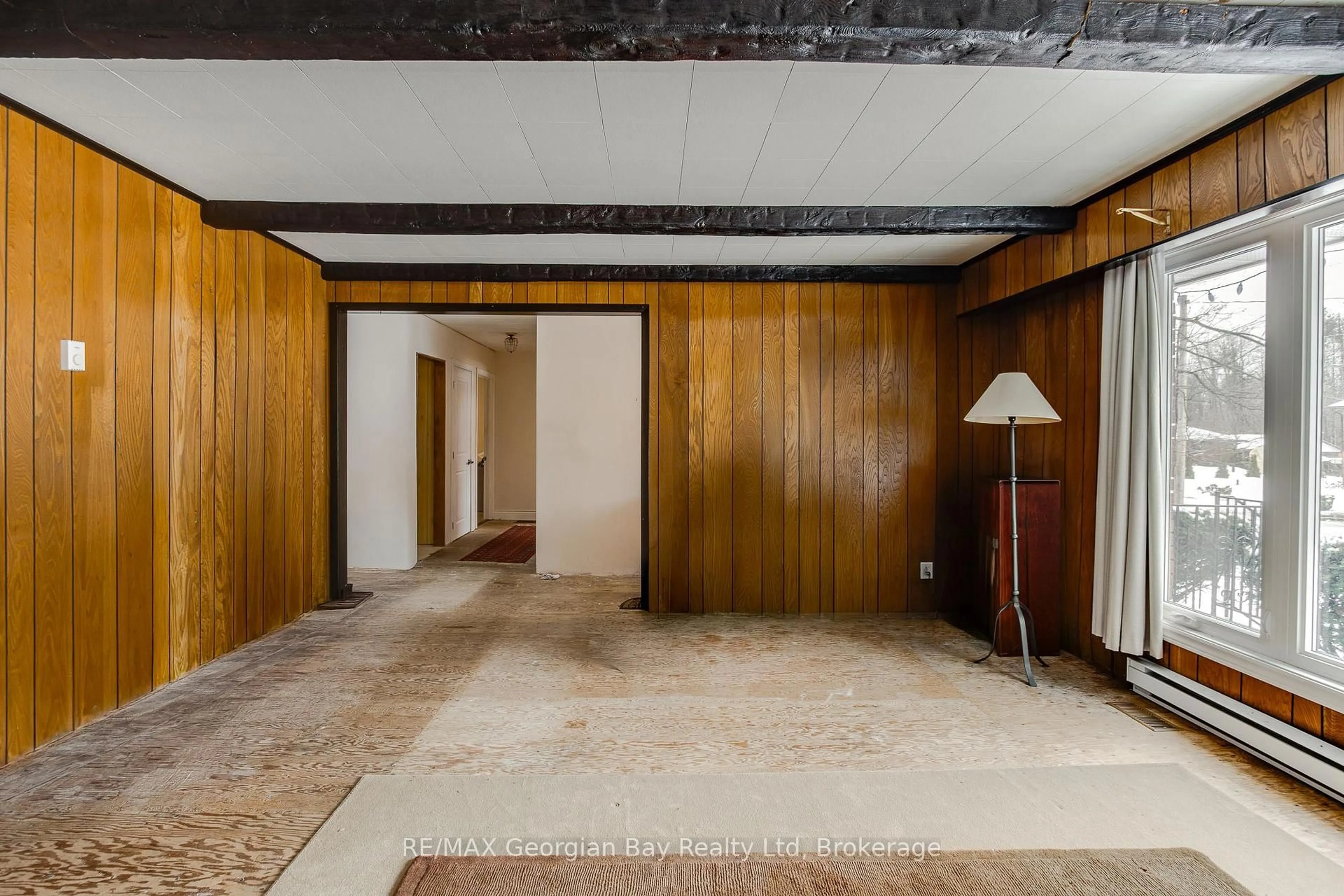 Indoor foyer for 41 Beaufort Cres, Tiny Ontario L9M 0B8