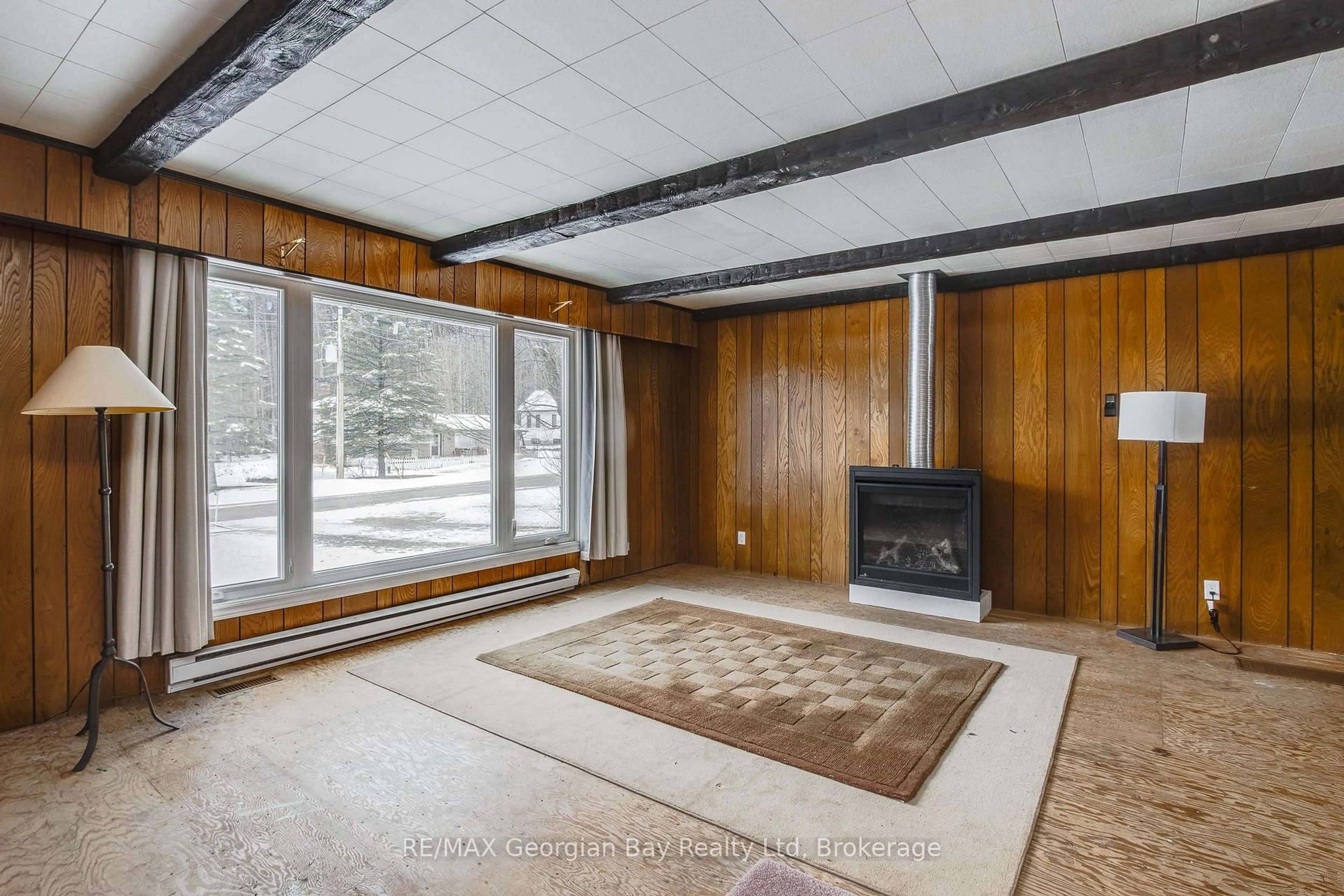 Indoor foyer for 41 Beaufort Cres, Tiny Ontario L9M 0B8