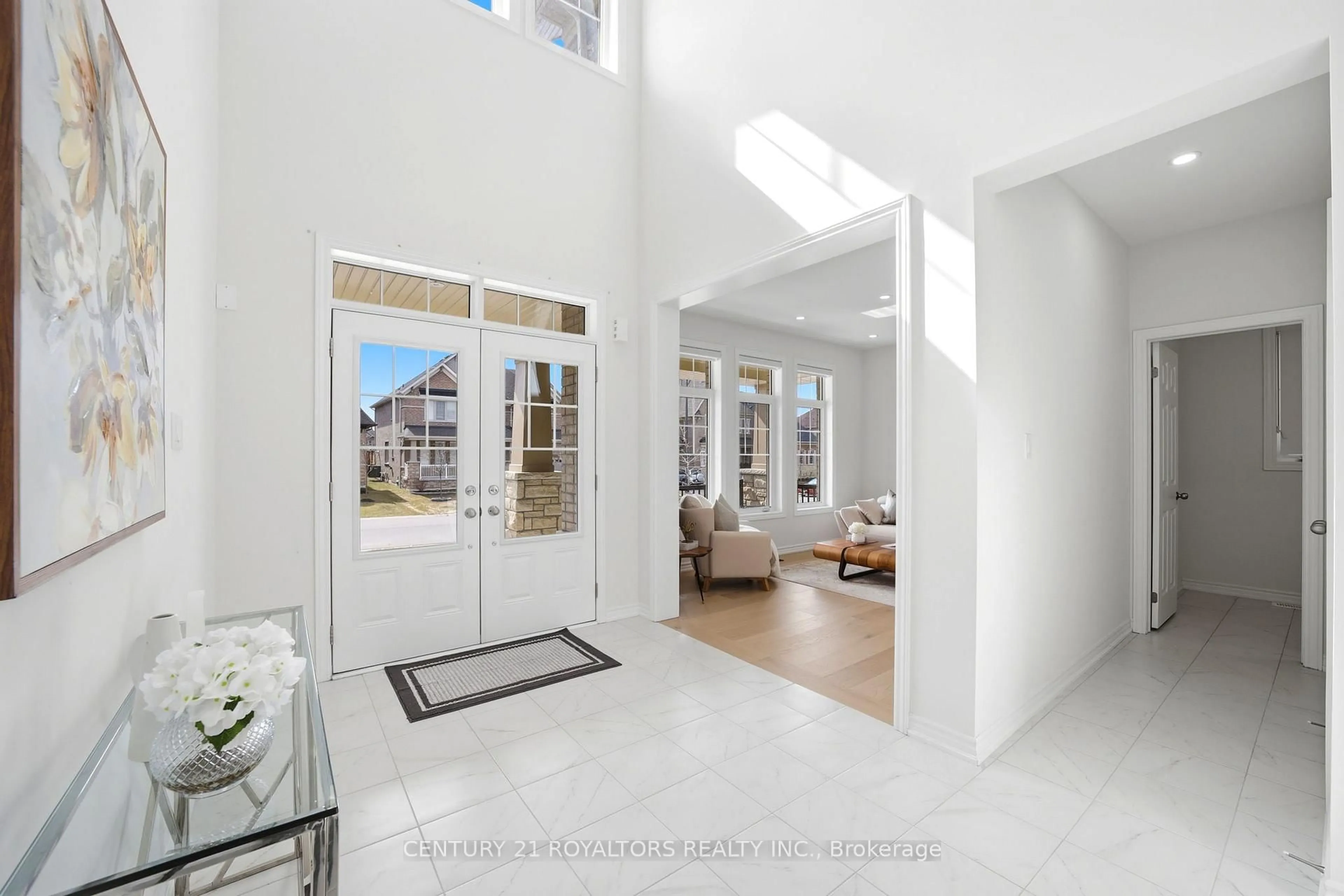 Indoor foyer for 107 Rugman Cres, Springwater Ontario L9X 2A5