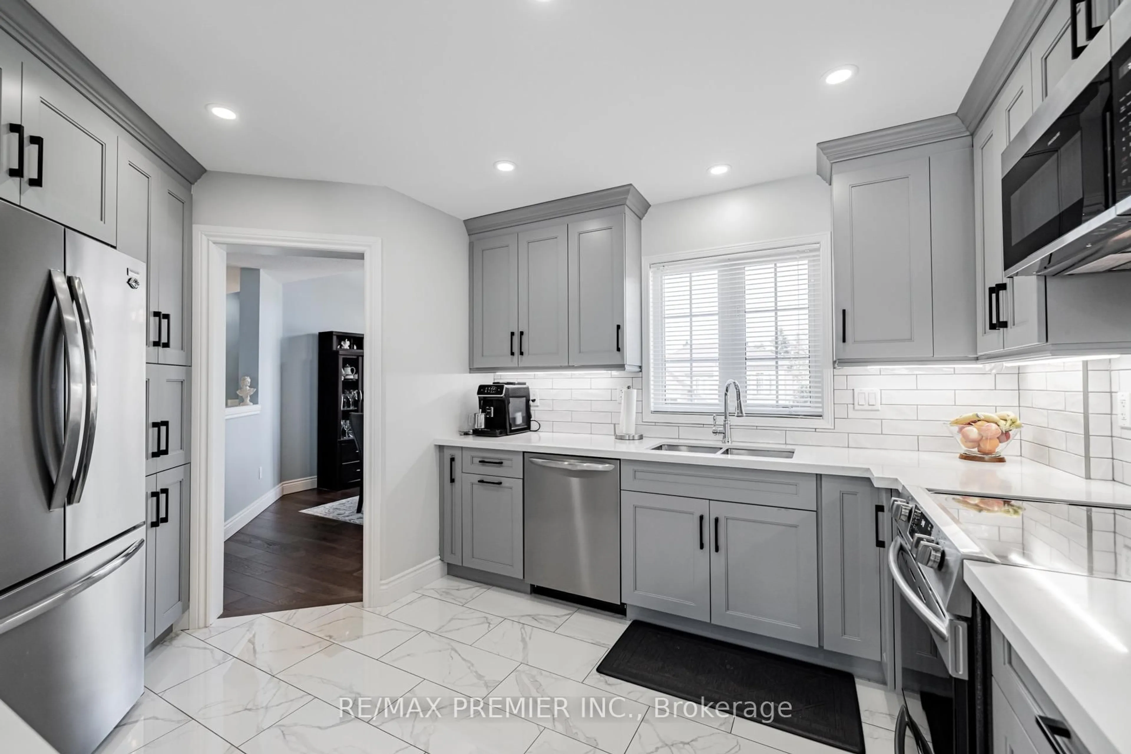 Contemporary kitchen, ceramic/tile floor for 20 Cranberry Hts, Wasaga Beach Ontario L9Z 1M9