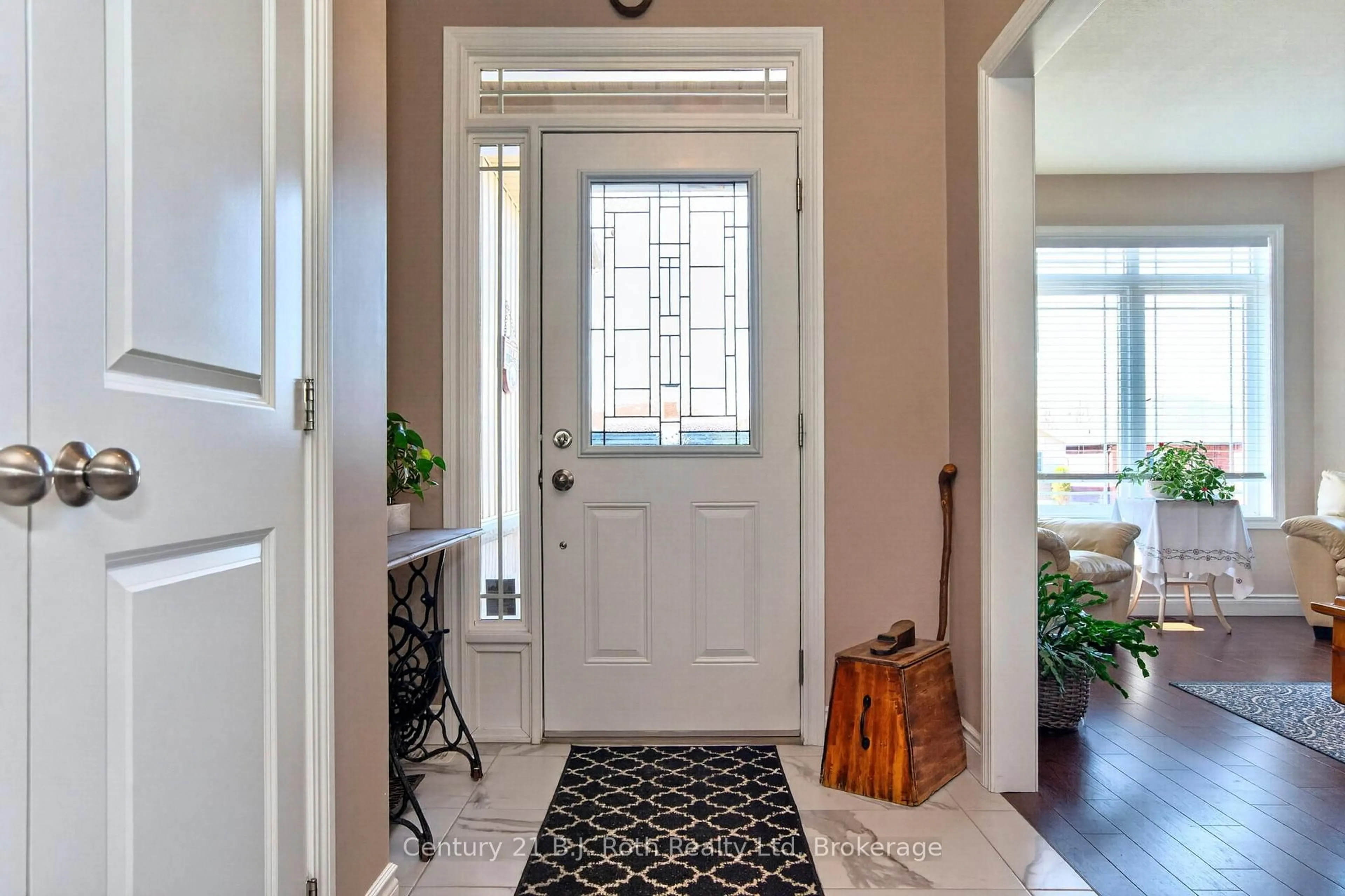 Indoor entryway for 9 Charlie Rawson Blvd, Tay Ontario L0K 2A0
