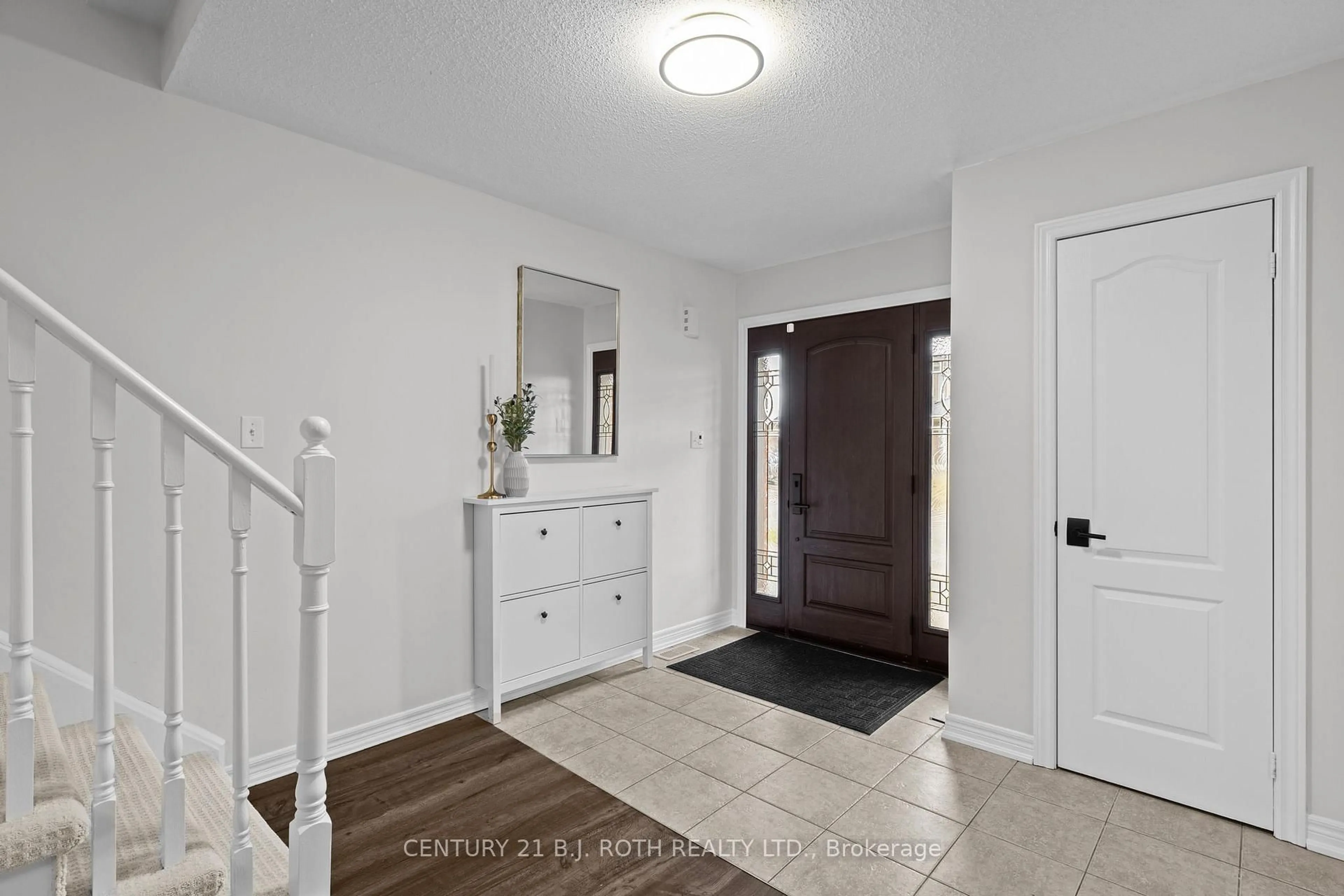 Indoor entryway for 30 Megan Cres, Barrie Ontario L4N 6E2