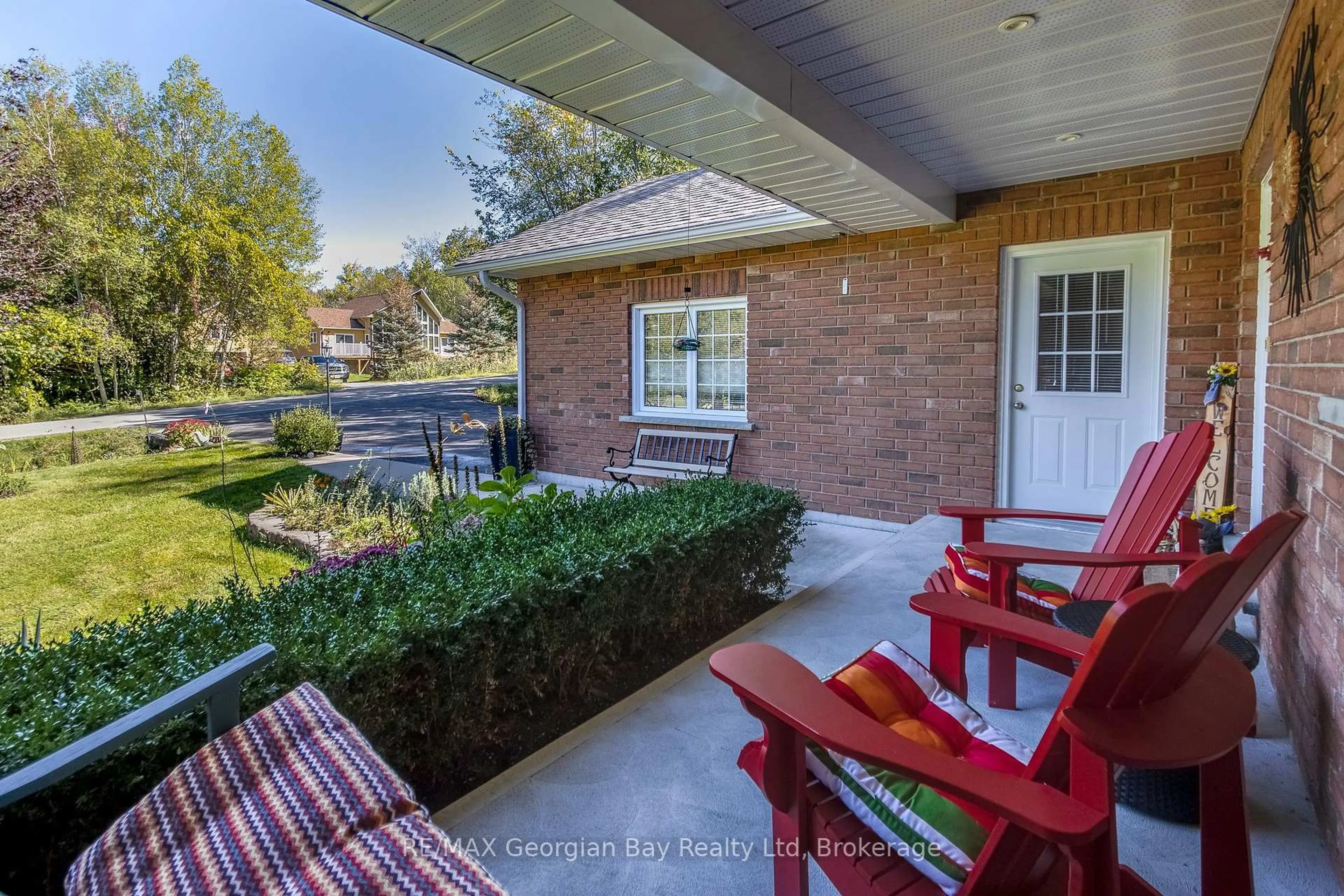 Patio, street for 229 Gilwood Park Dr, Penetanguishene Ontario L9M 1Z4