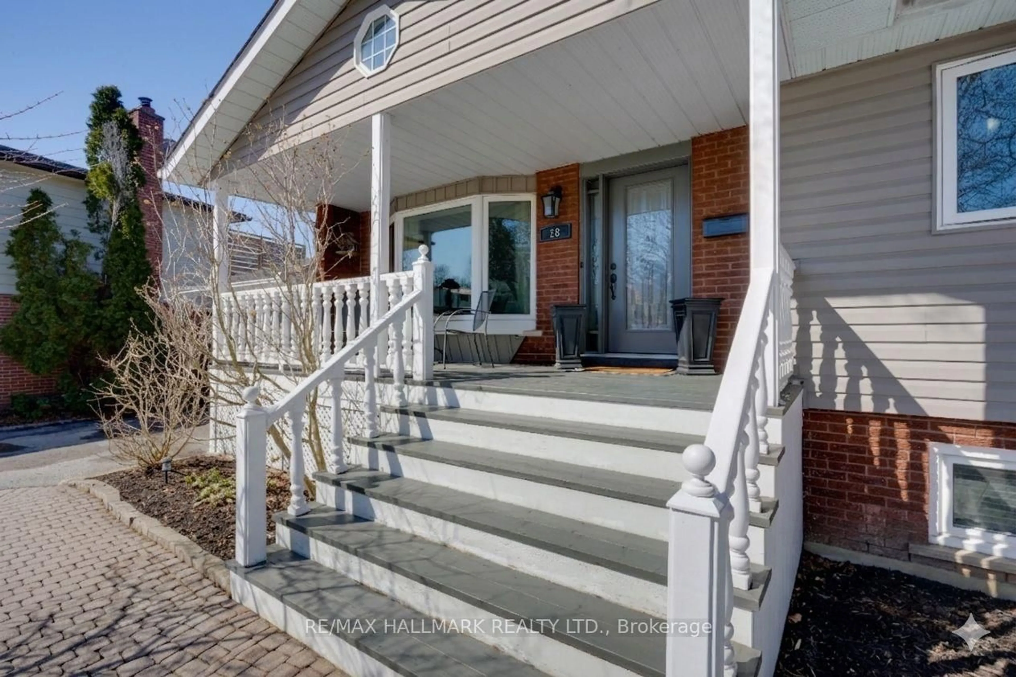 Unknown for 28 Jane Cres, Barrie Ontario L4N 3T8