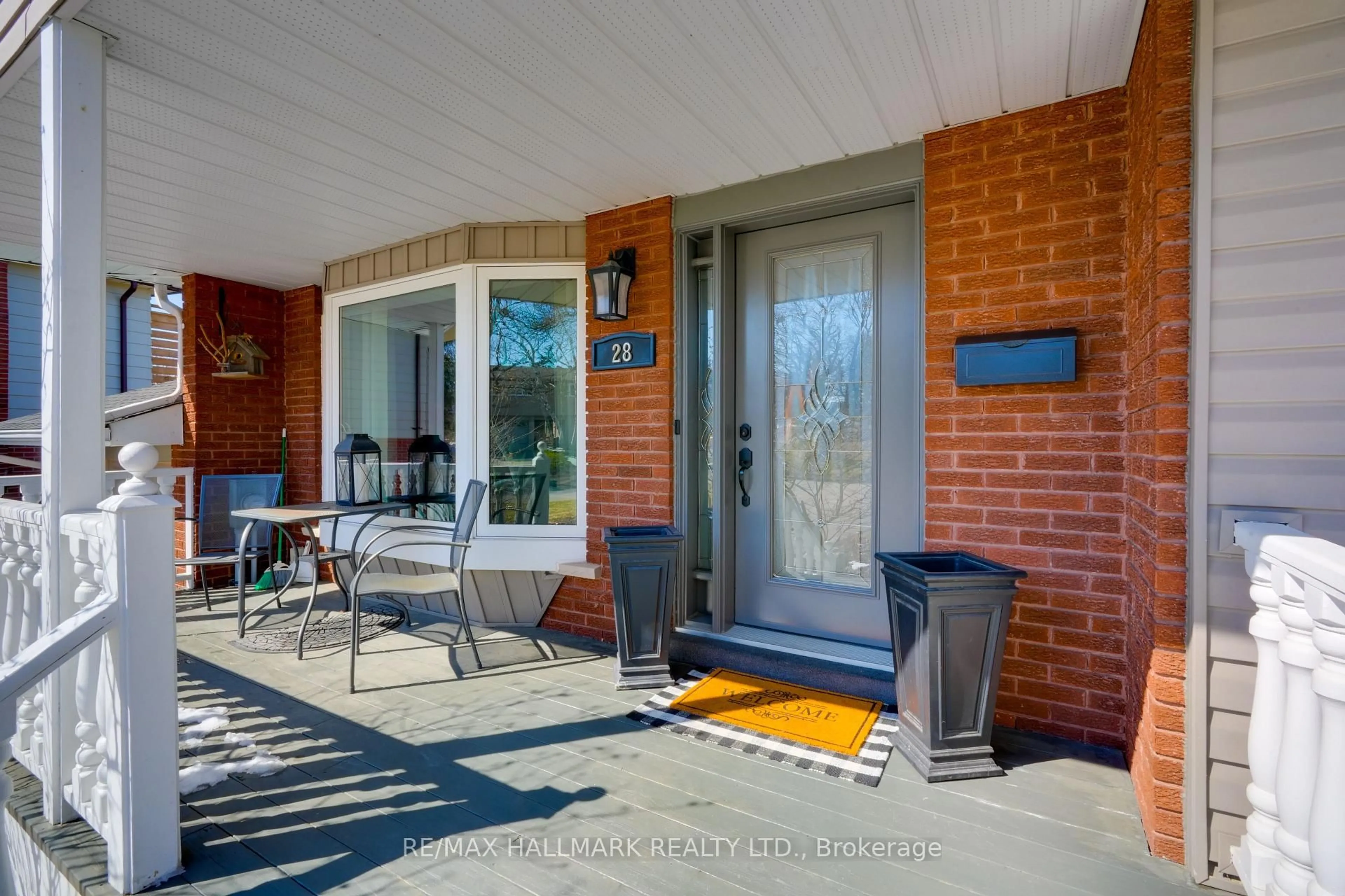 Patio, street for 28 Jane Cres, Barrie Ontario L4N 3T8