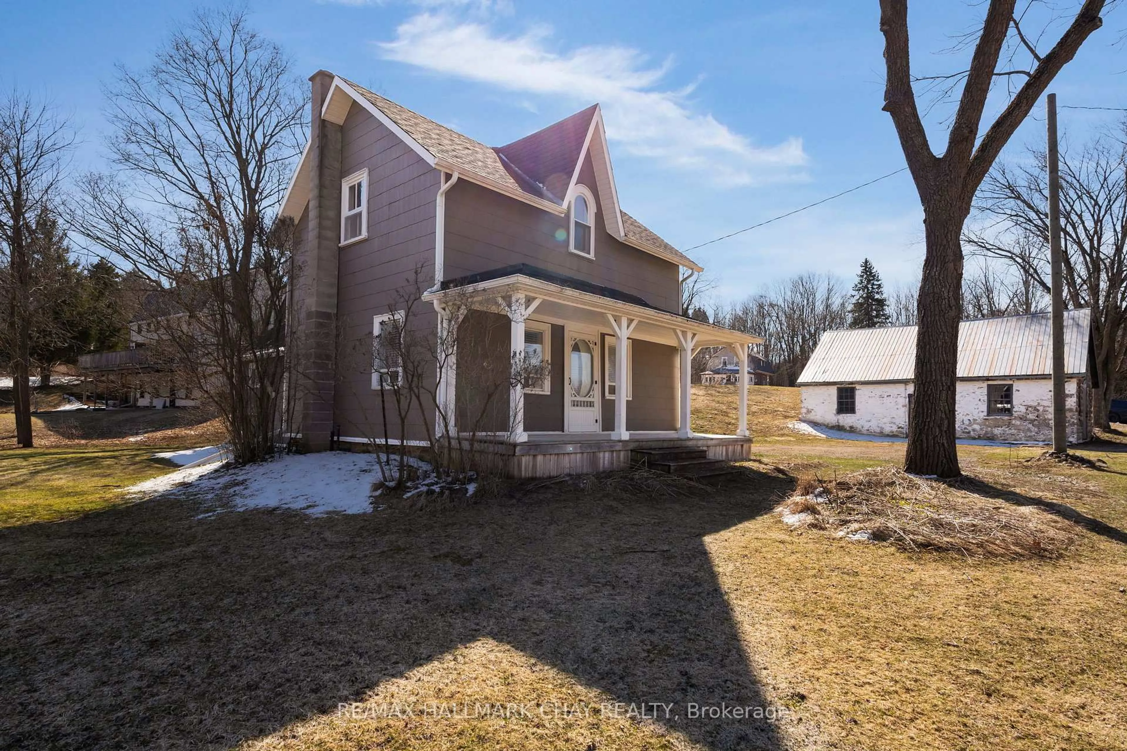 A pic from outside/outdoor area/front of a property/back of a property/a pic from drone, street for 8997 County Road 9, Clearview Ontario L0M 1G0