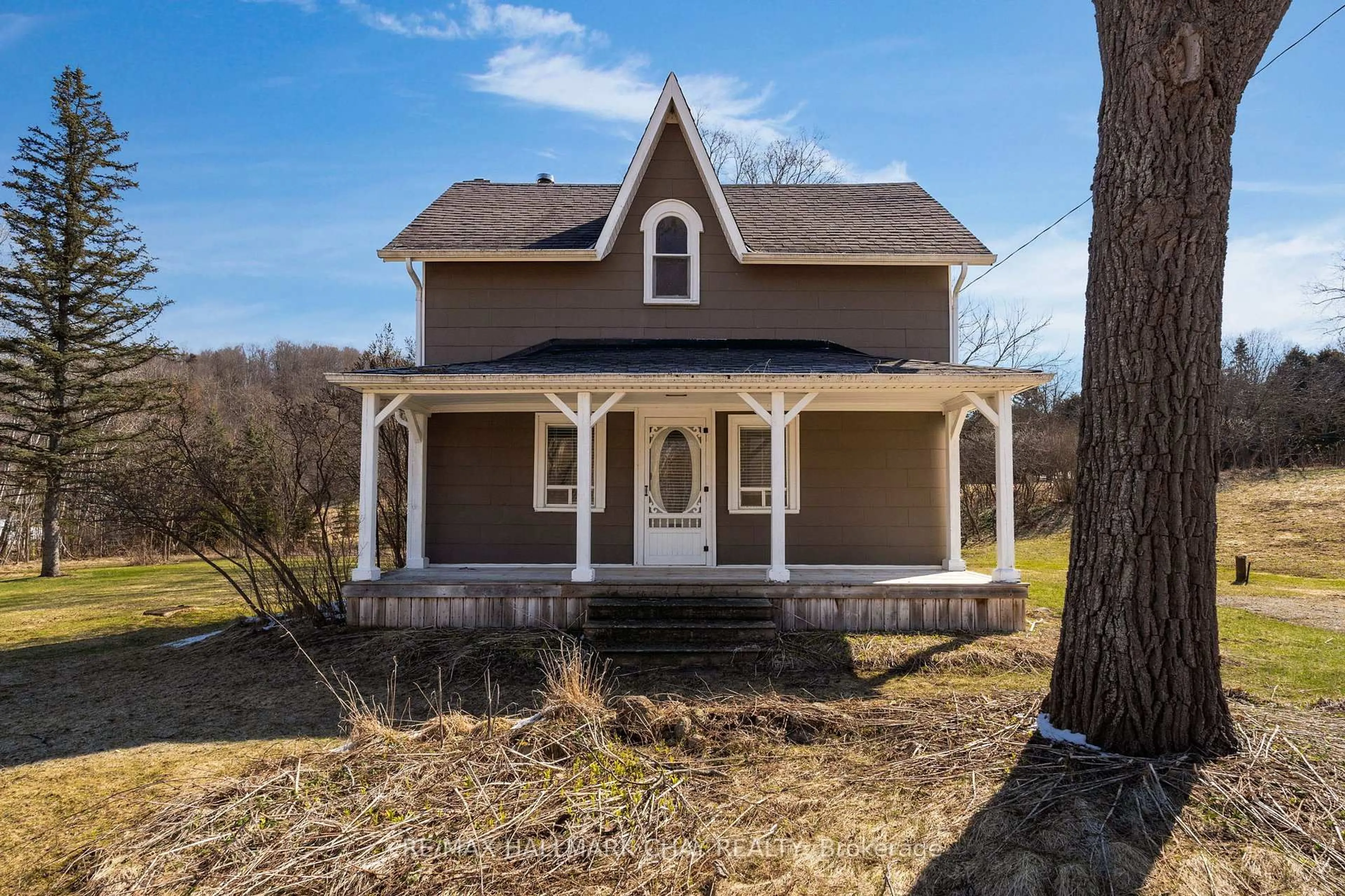Home with vinyl exterior material, building for 8997 County Road 9, Clearview Ontario L0M 1G0