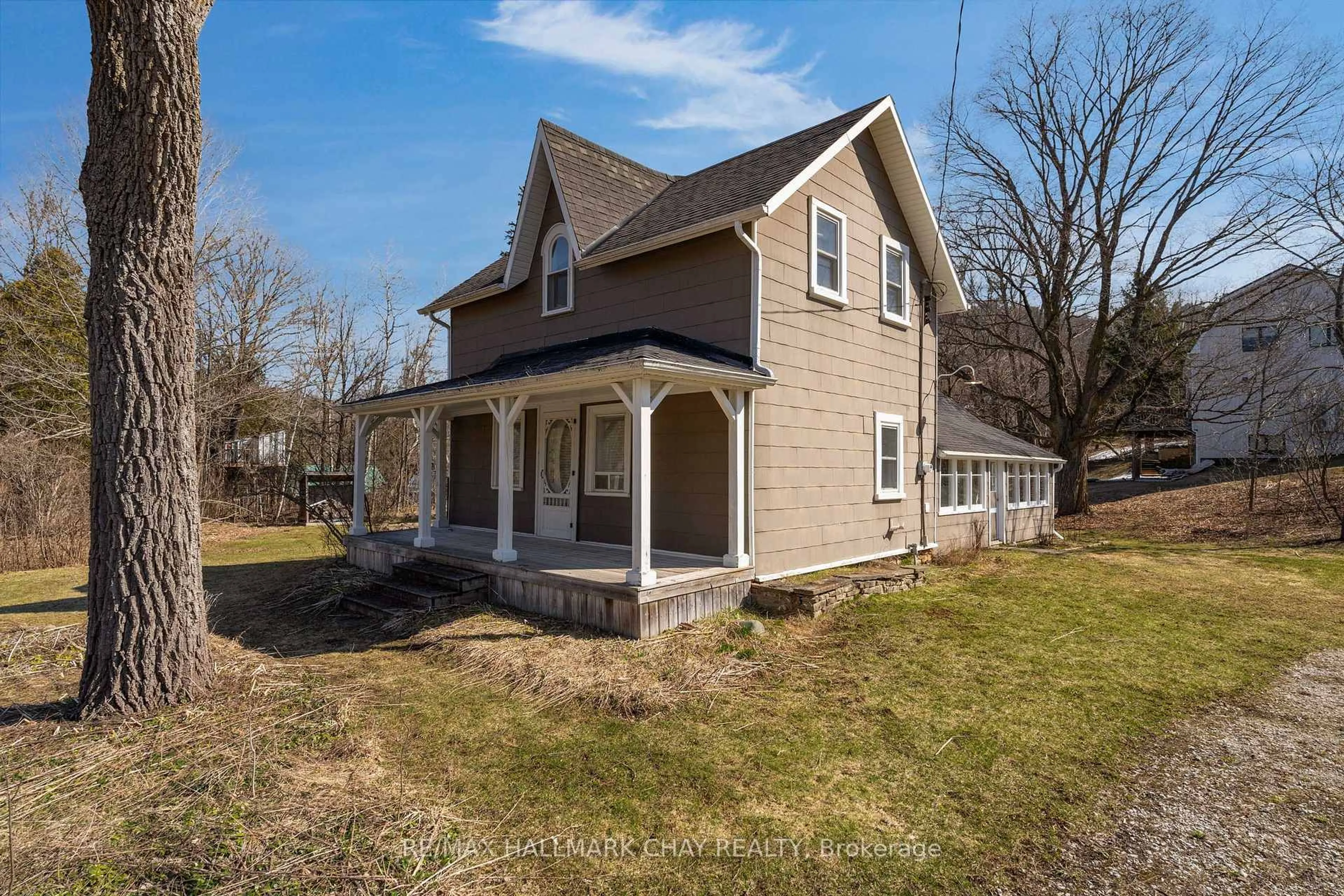 A pic from outside/outdoor area/front of a property/back of a property/a pic from drone, street for 8997 County Road 9, Clearview Ontario L0M 1G0
