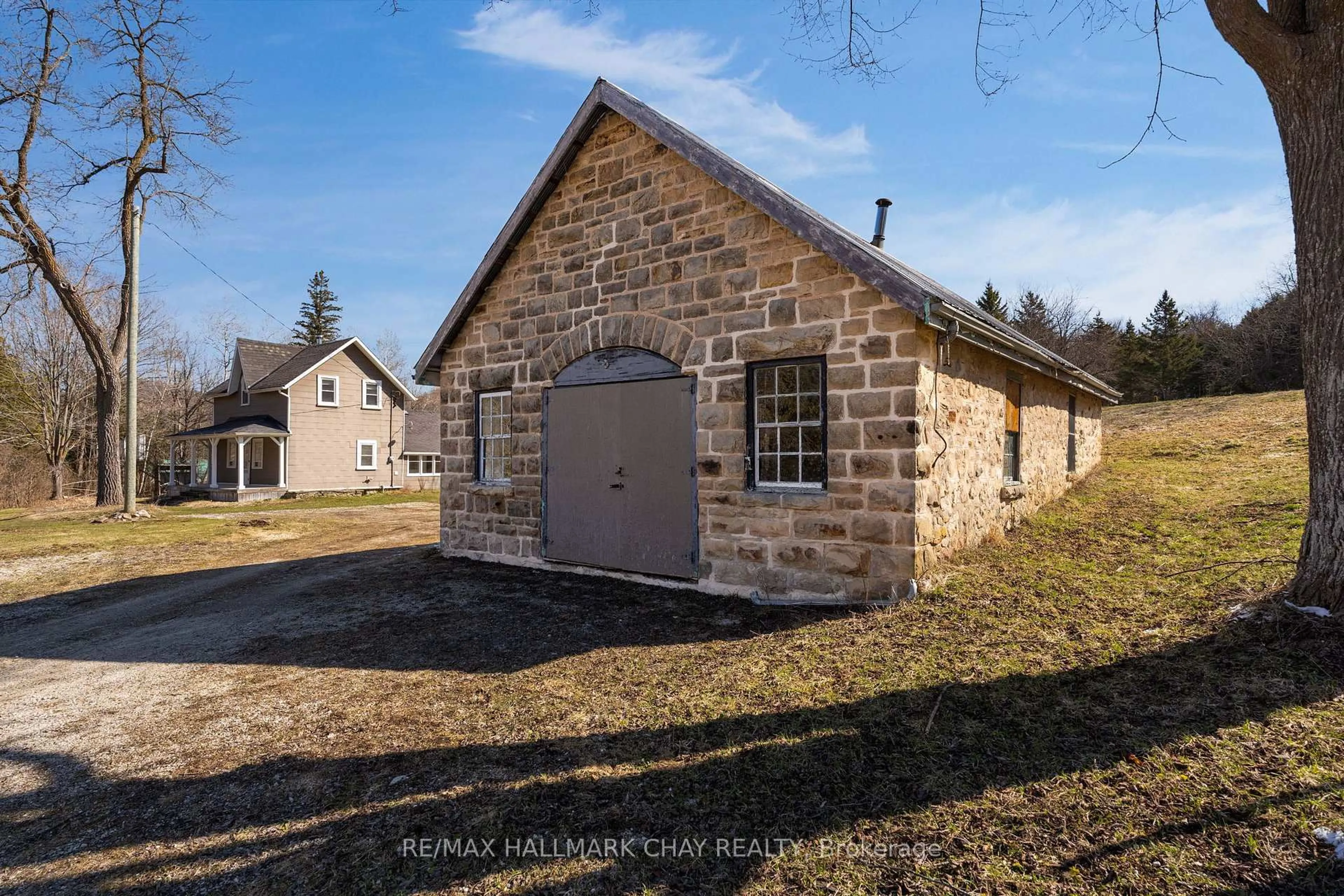 Unknown for 8997 County Road 9, Clearview Ontario L0M 1G0