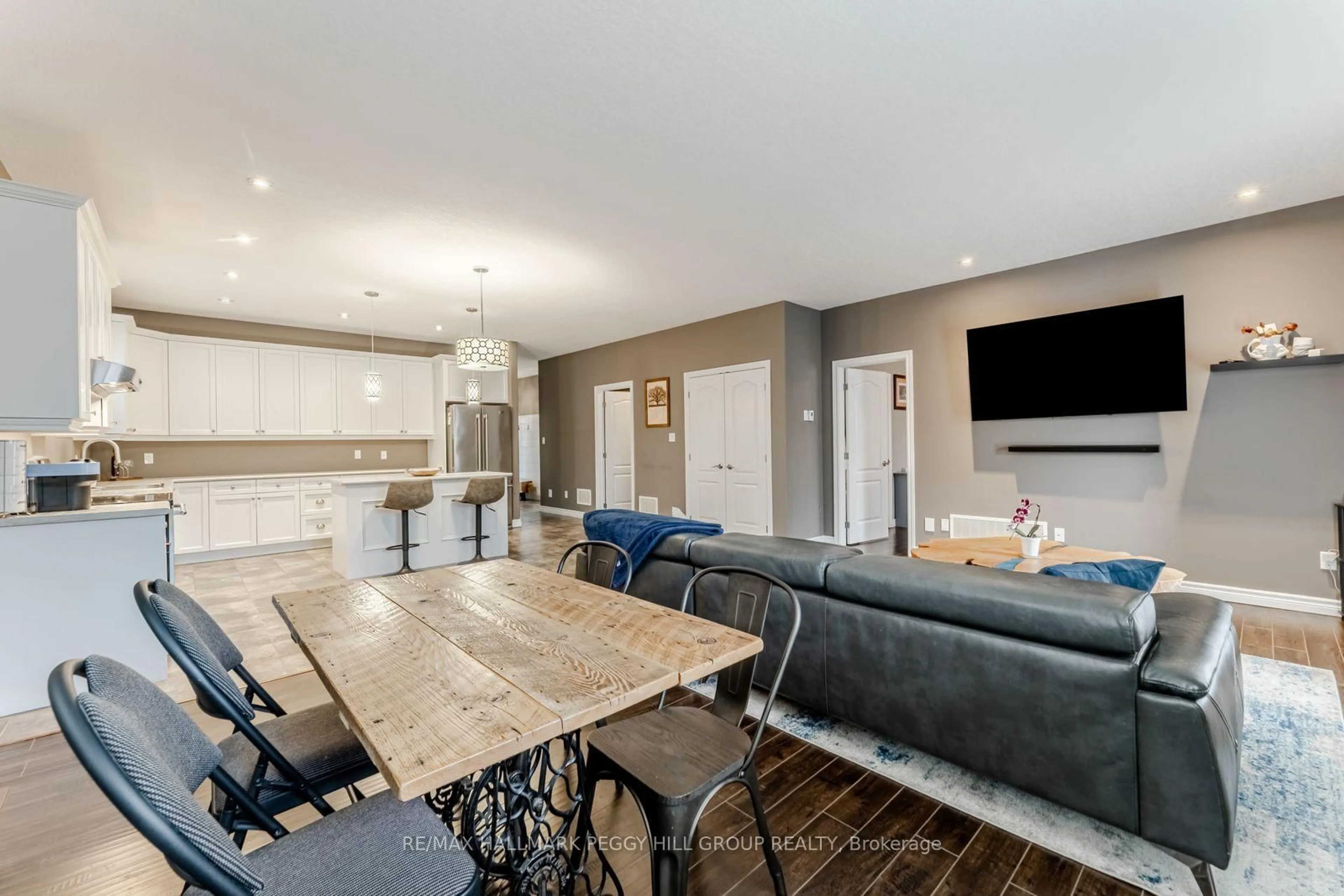 Open concept kitchen, unknown for 9 Northgate Rd, Wasaga Beach Ontario L9Z 2N7