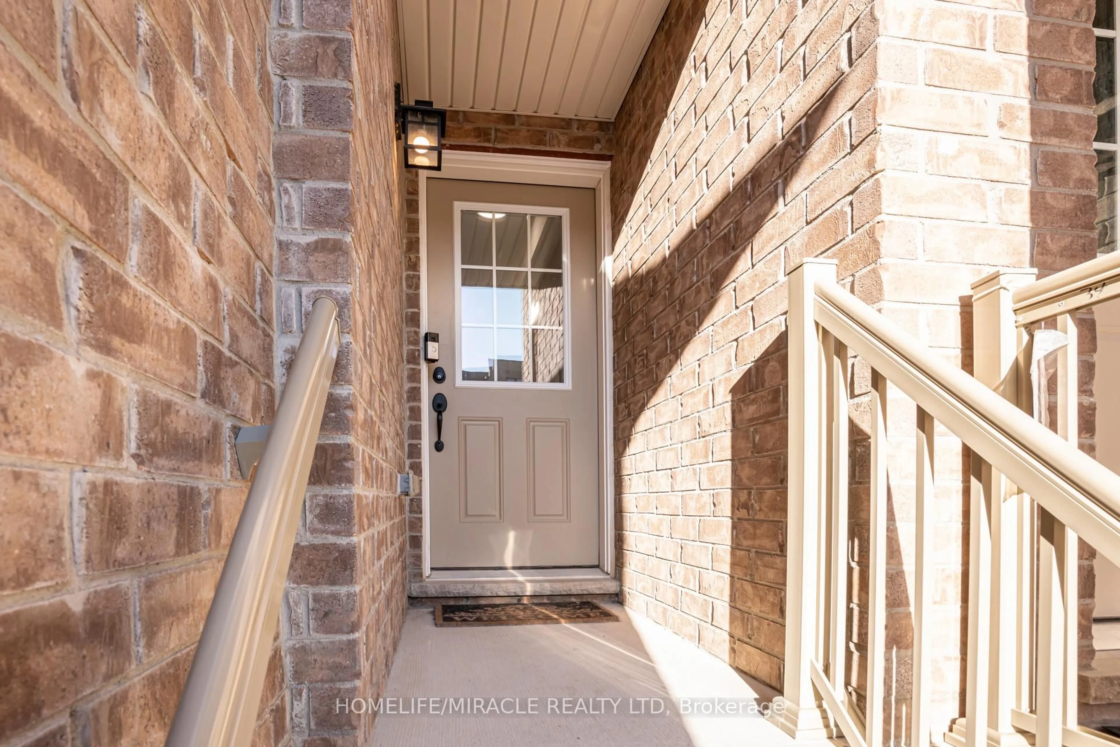 Indoor entryway for 6 Pumpkin Corner Cres, Barrie Ontario L9J 0T6