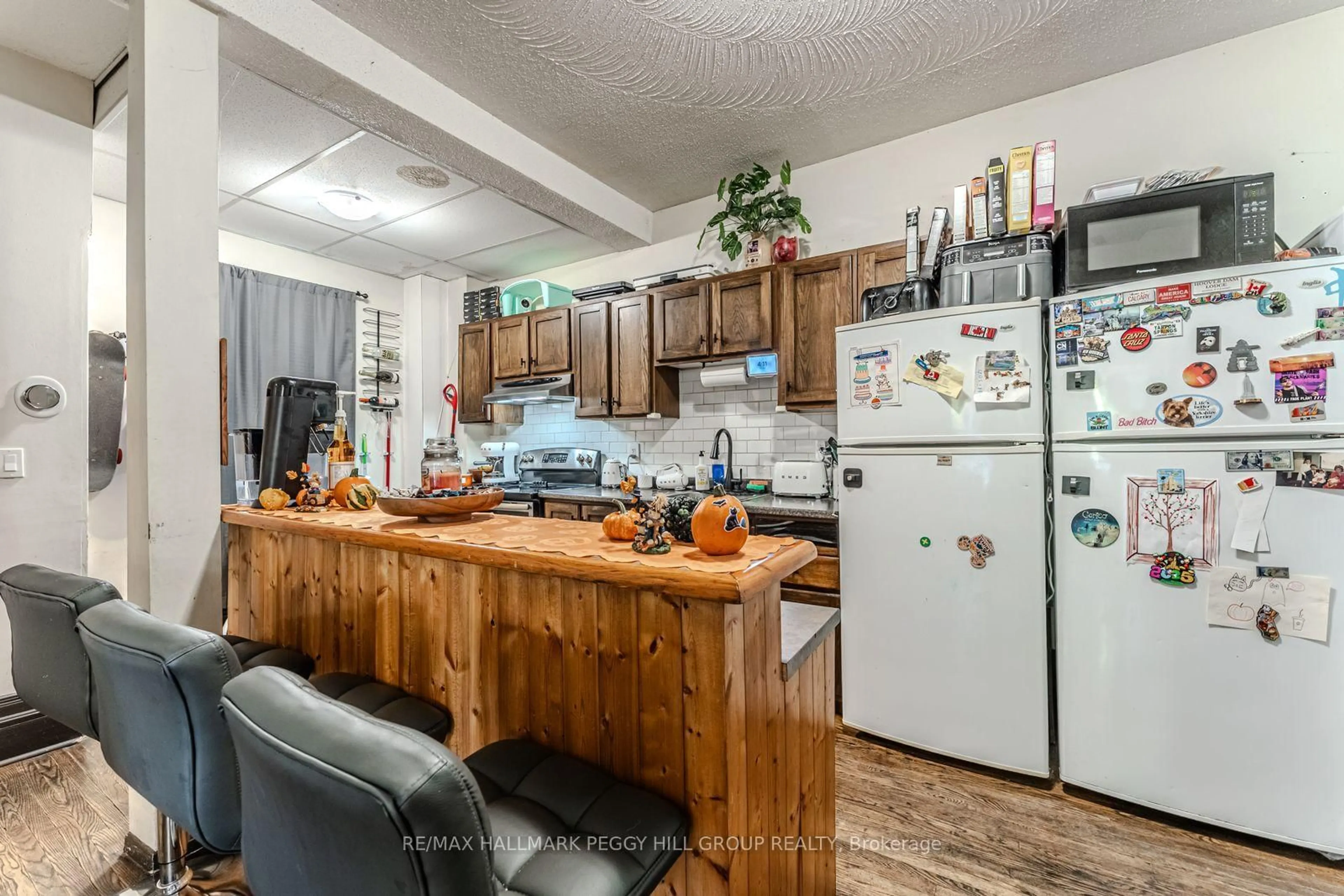 Standard kitchen, unknown for 81 Innisfil St, Barrie Ontario L4N 3E3