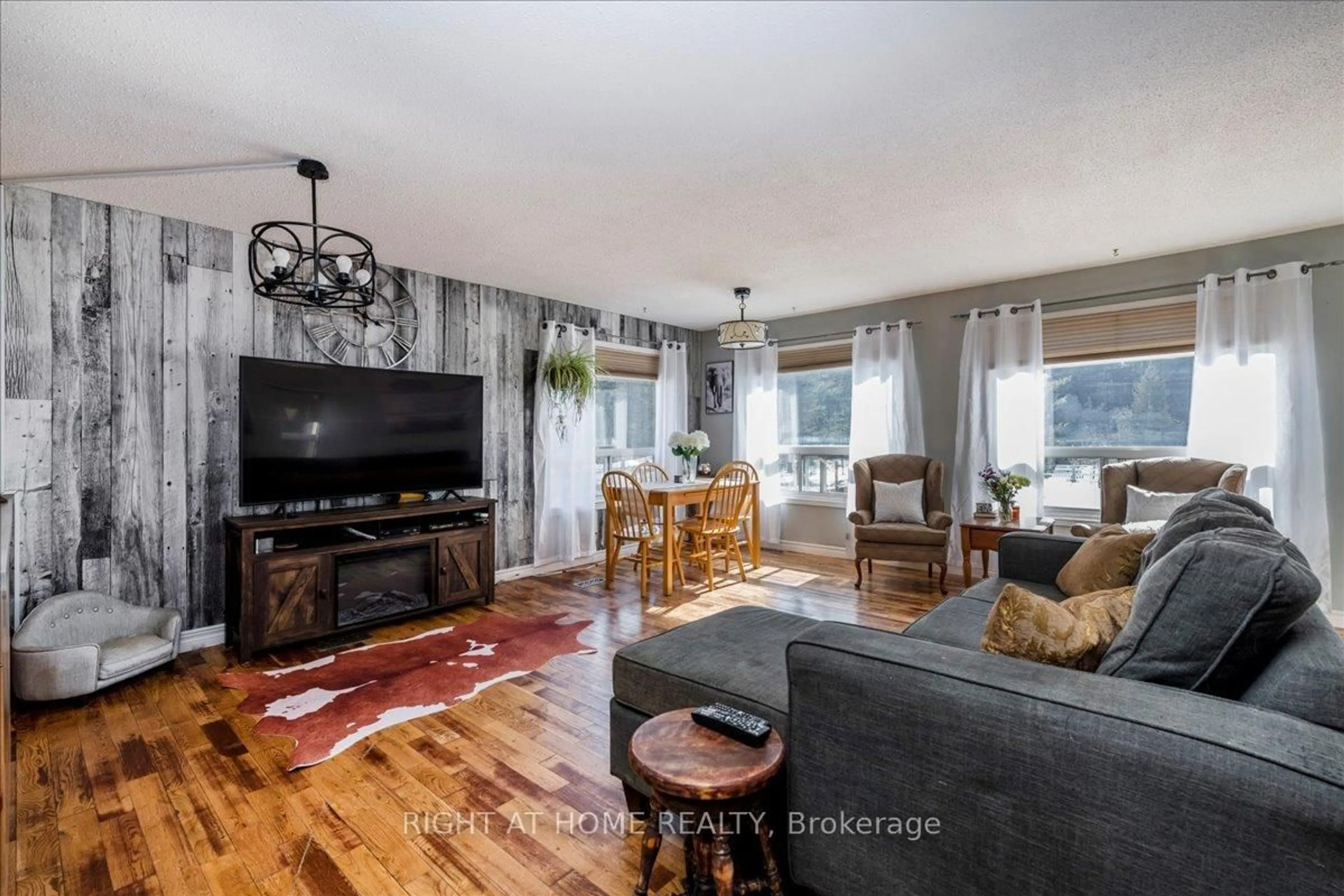 Living room with furniture, wood/laminate floor for 177 Medonte 2 Sdrd, Oro-Medonte Ontario L0K 1E0